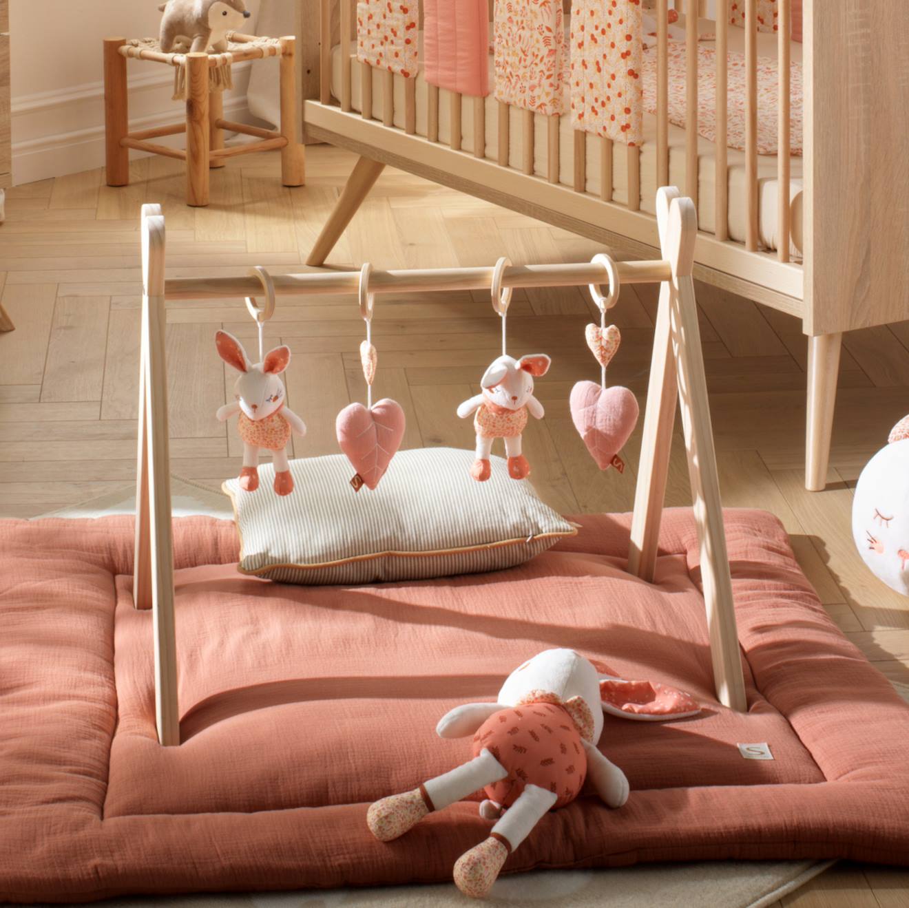 Tour à empiler lapin en bois FSC® rétro flower Tour à empiler lapin en bois FSC® rétro flower