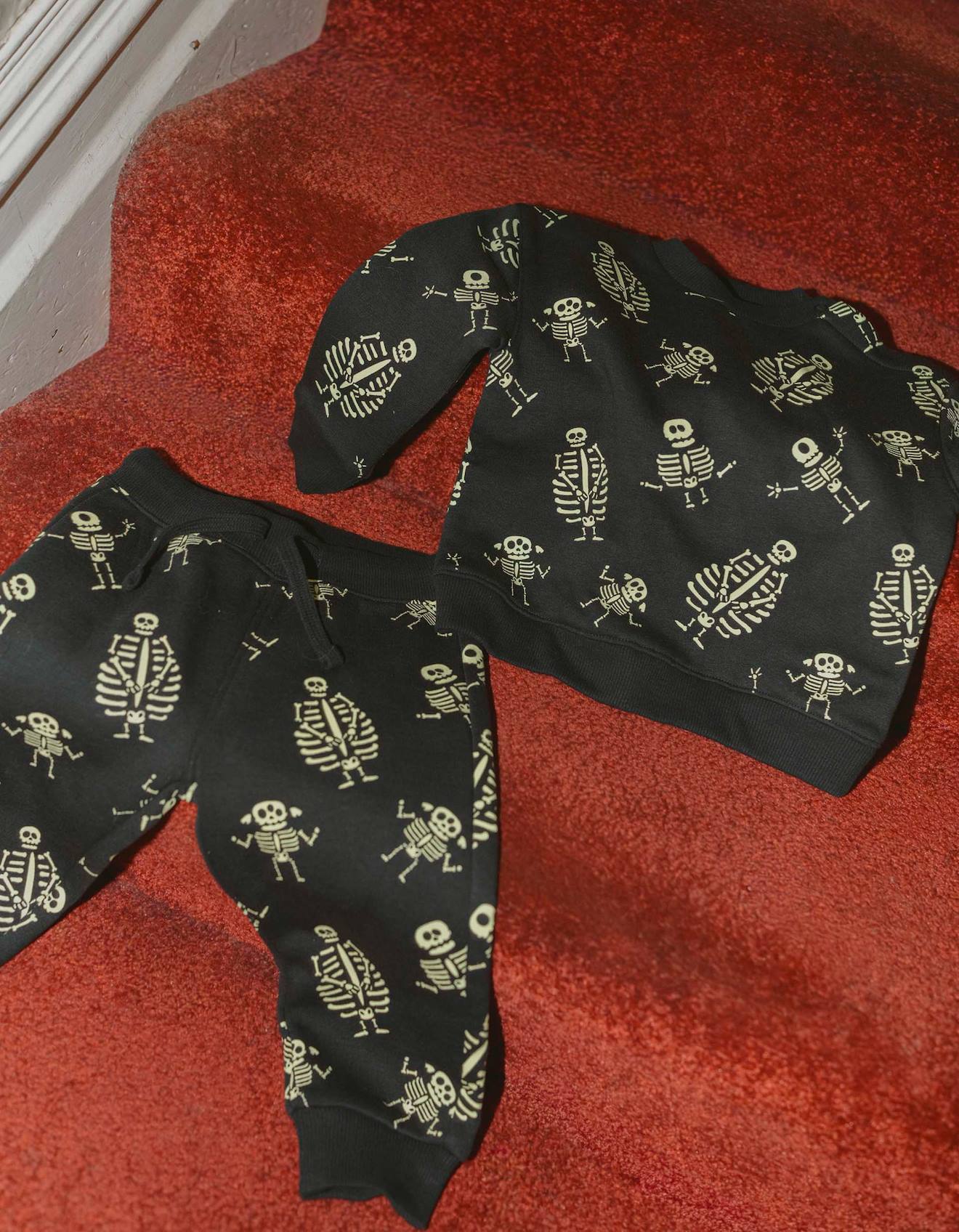 Ensemble En Coton Peigné À Motif Qui Brille Dans Le Noir Noir