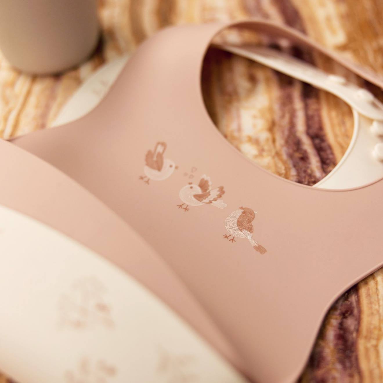 Lot De 2 Bavoirs En Silicone Lovely Birds Ecru, Rose (Jollein) - Image 2