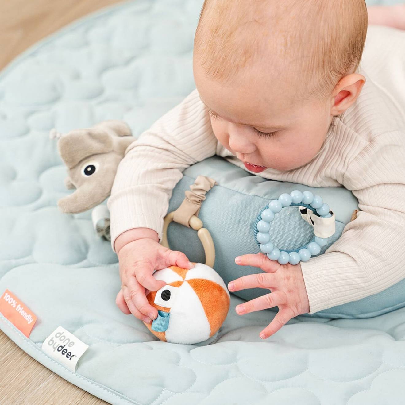 Coussin D'éveil Tummy Time Tiny Farm Vert Bleu (Done by deer) - Image 2