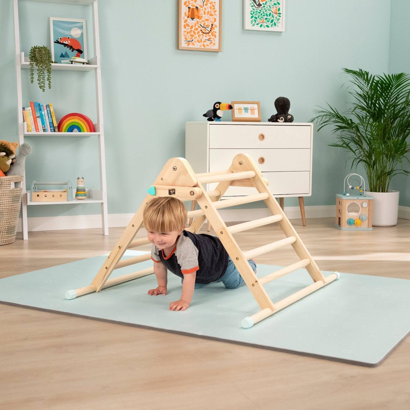 Triangle D'escalade Pliable Montessori Bois Fsc® Marron (Active Tots) - Image 2