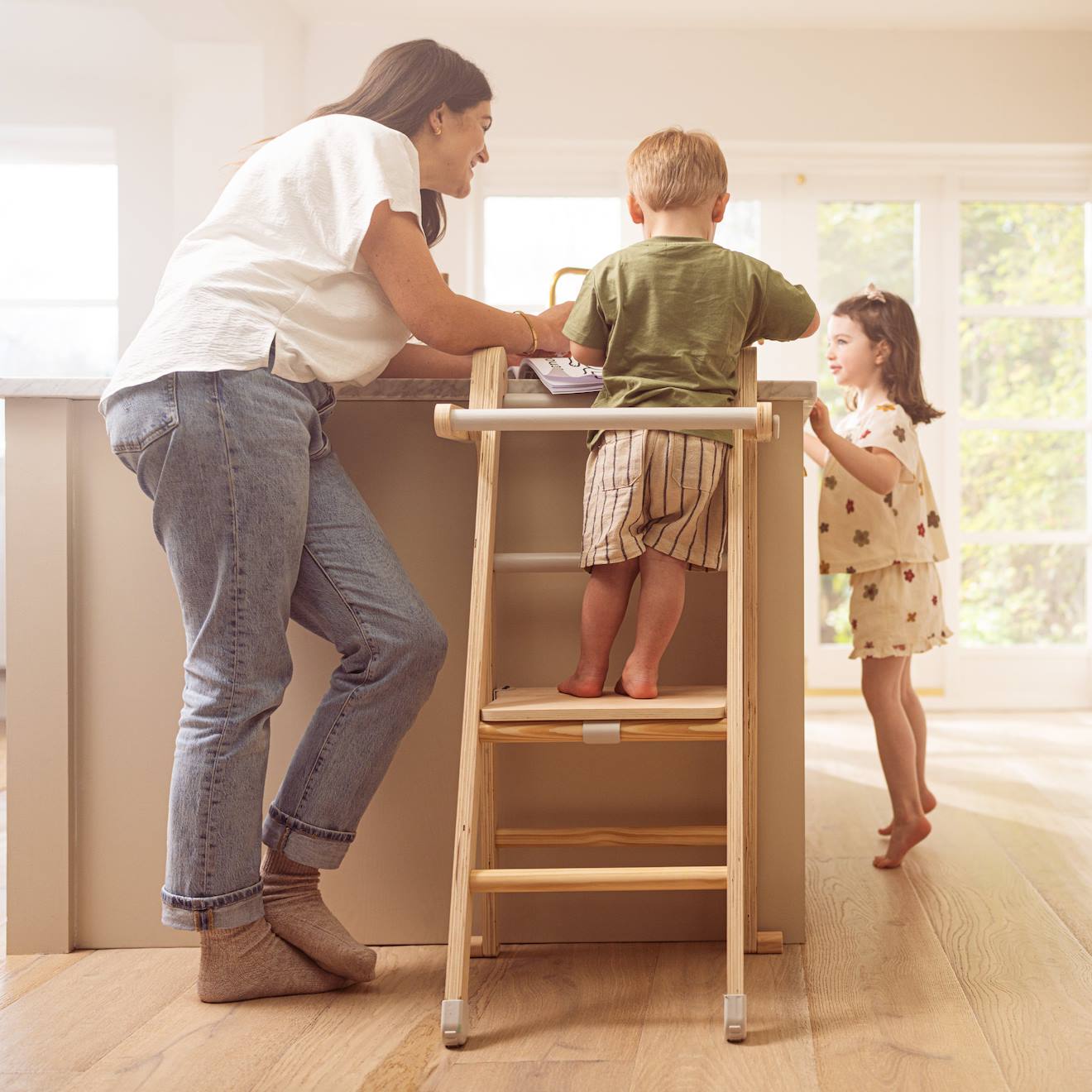 Tour D'apprentissage Pliable Montessori Bois Fsc® Marron - Blanc (Active Tots) - Image 1