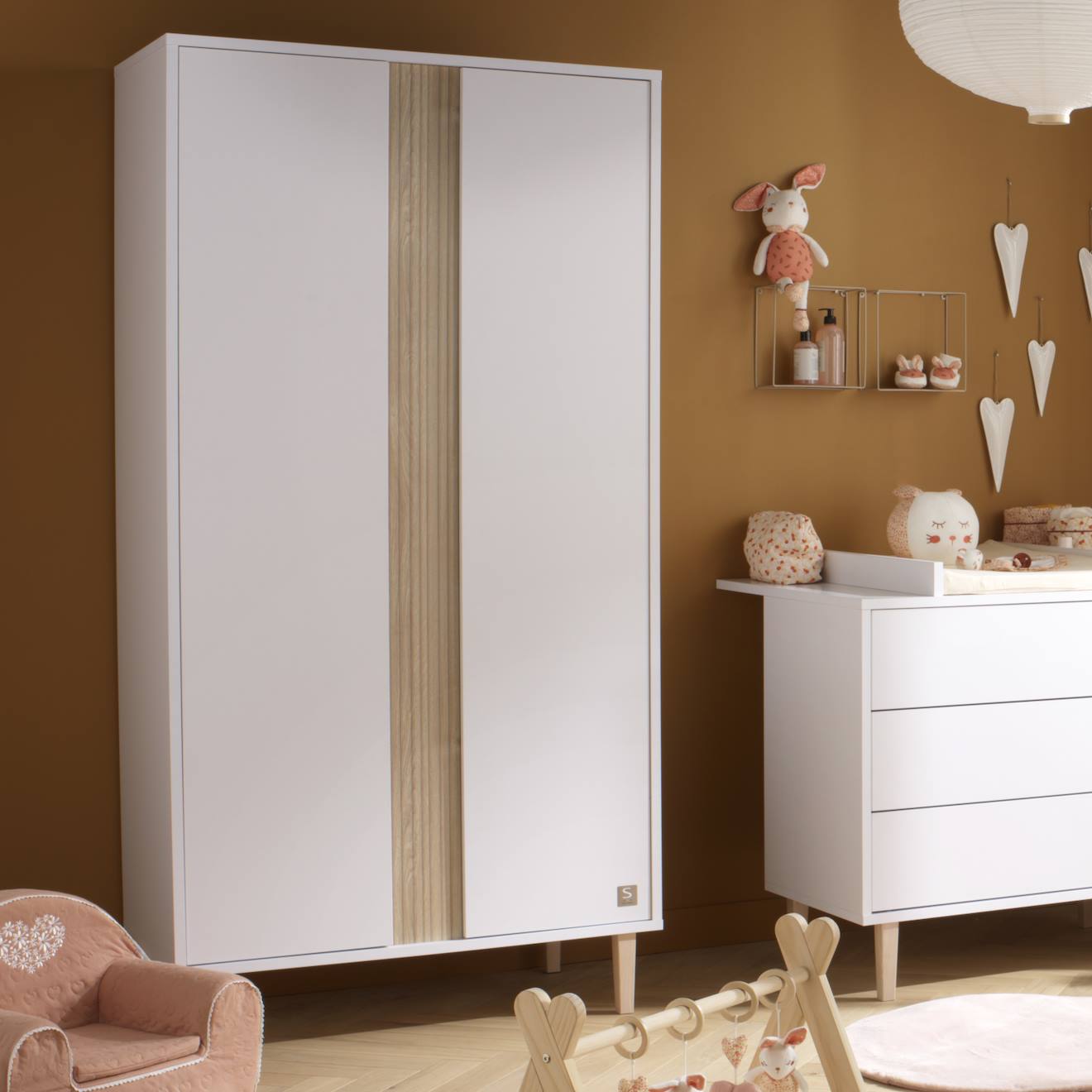 Armoire 2 Portes Avec Détail Imitation Bois Texturé Et Pieds Bois - Paloma Blanc/marron