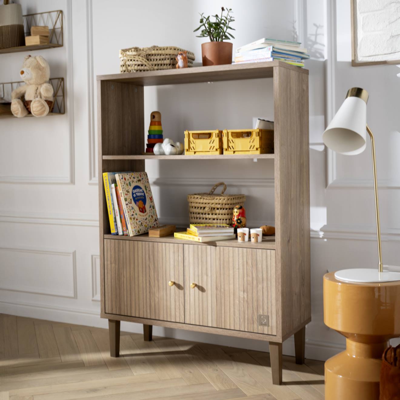 Bibliothèque 2 portes détail imitation bois texturé et pieds bois - mokka marron