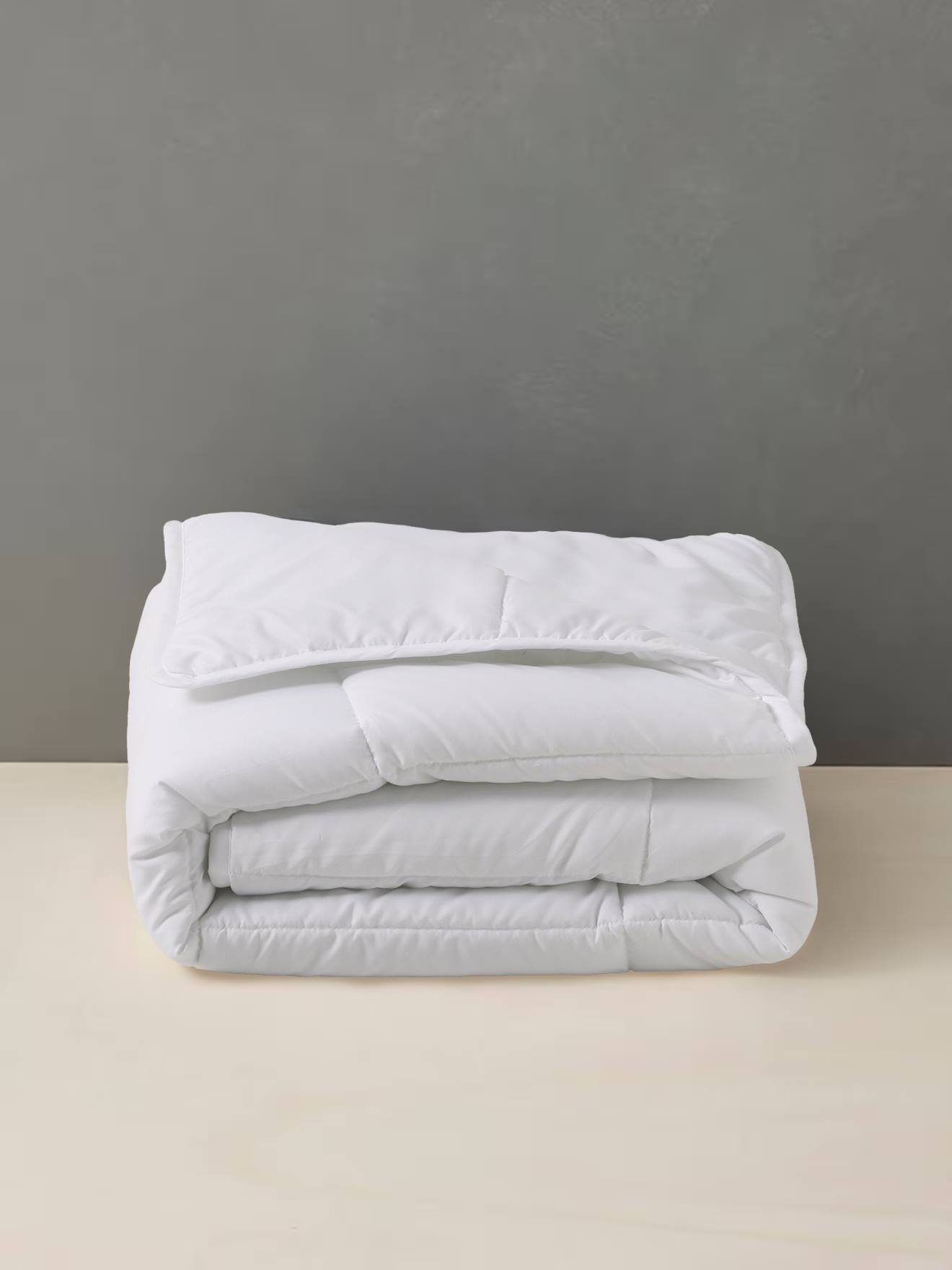 Couette bébé microfibre toucher doux blanc