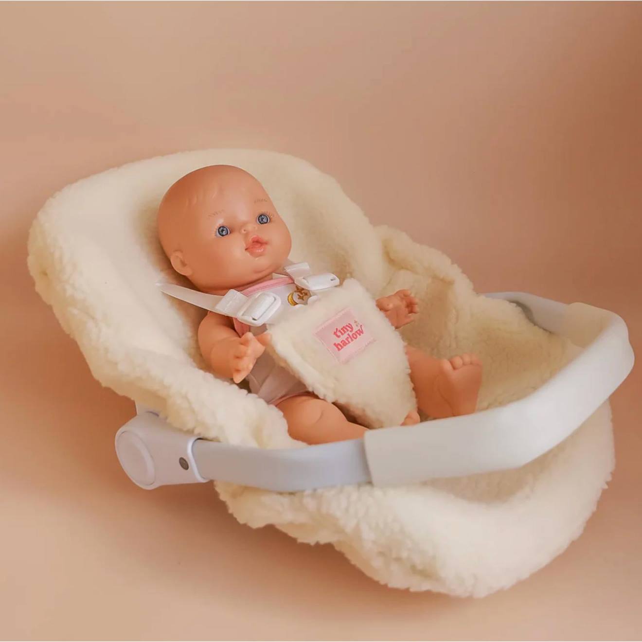 Siège-auto Pour Poupée Sherpa Blanc, Écru (Tiny Harlow) - Image 1