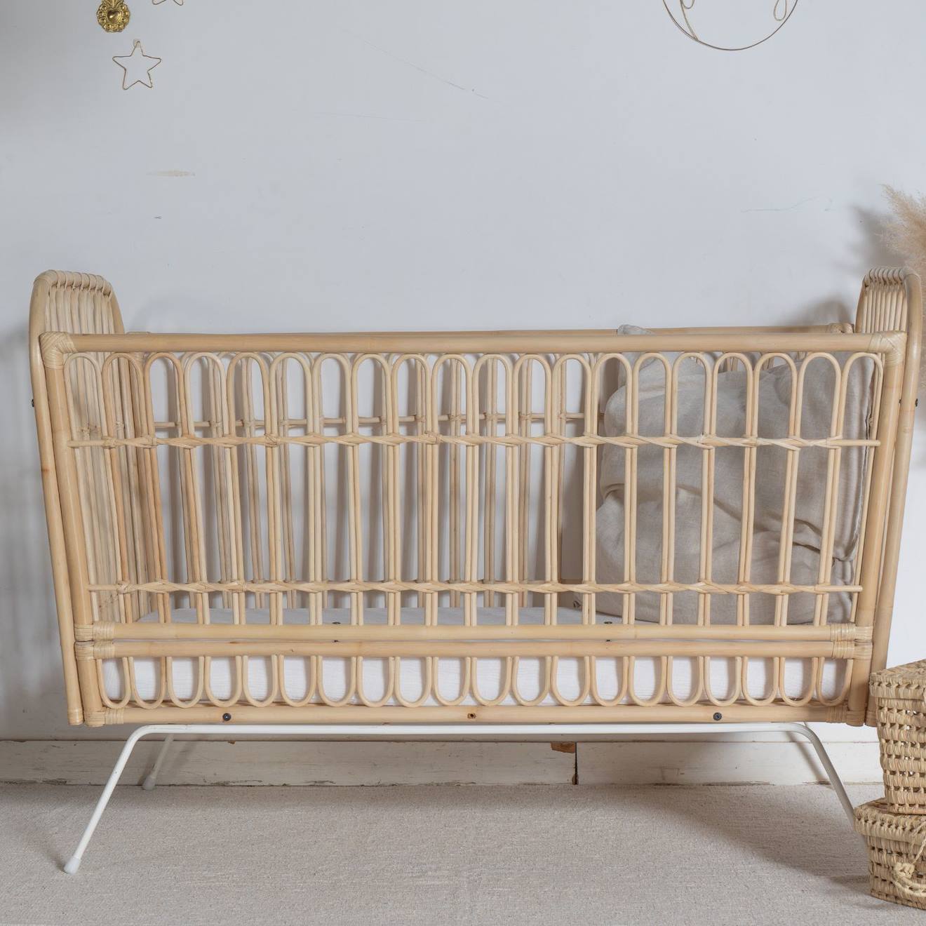 Lit Bébé Évolutif Blanc - Java Rotin Blanchi (Saudara) - Image 2