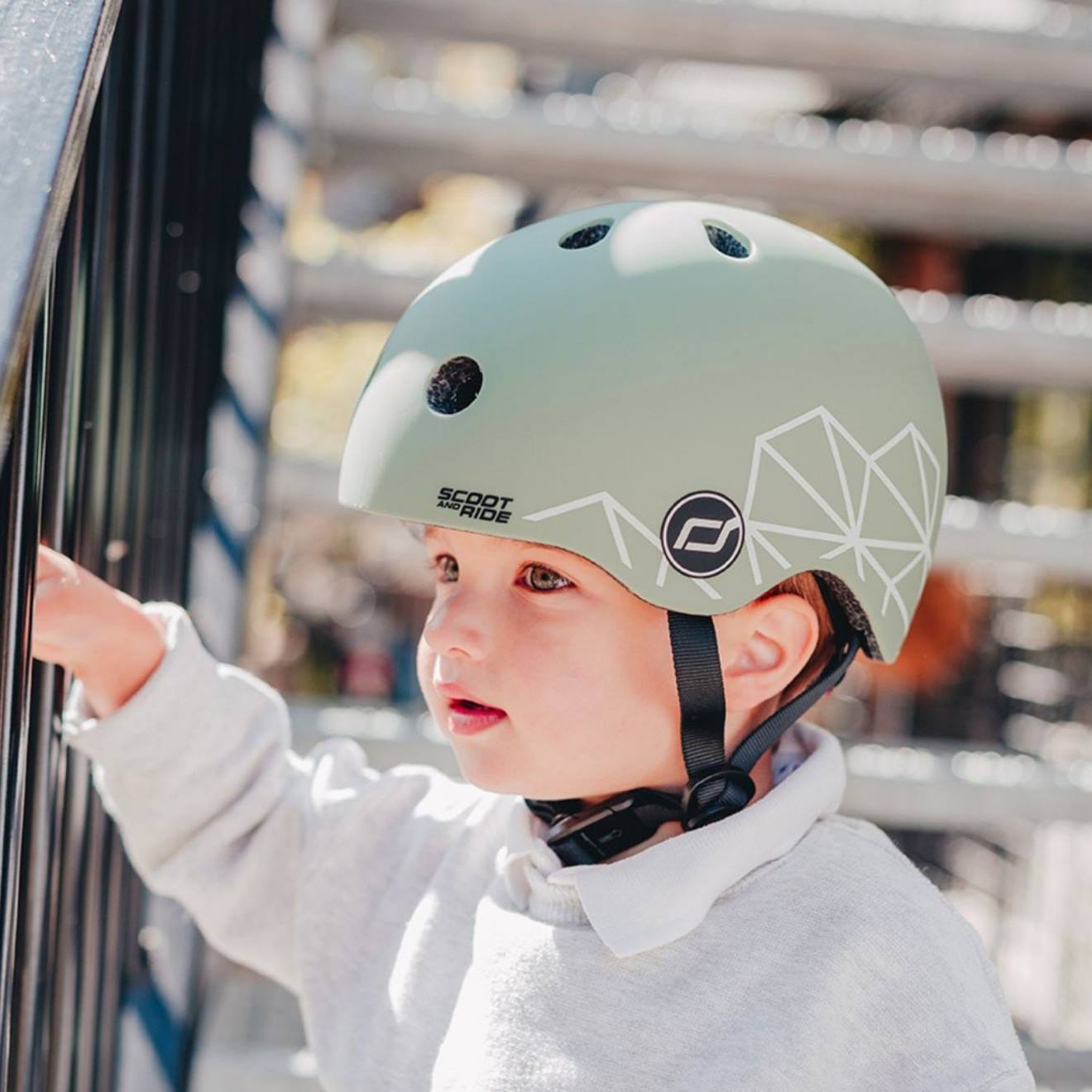 Casque Vert, Noir, Blanc (Scoot And Ride) - Image 2