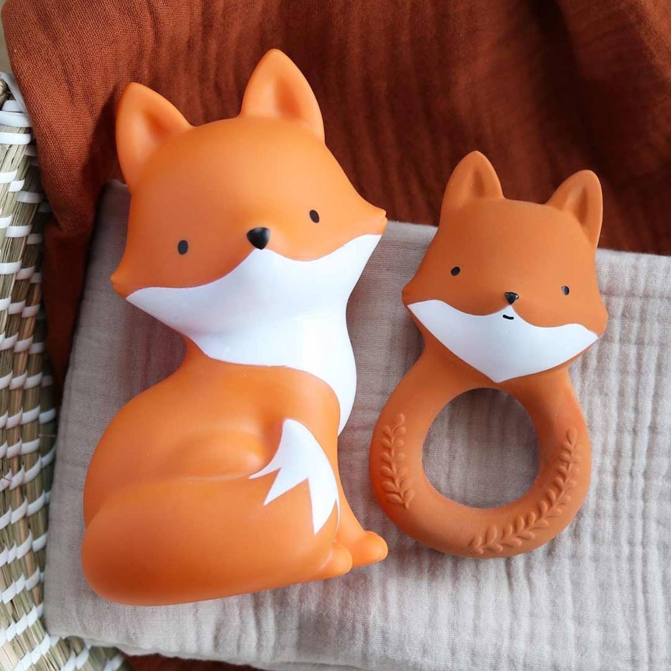 Anneau De Dentition Hochet Renard Naturel Orange (A Little Lovely Company) - Image 1