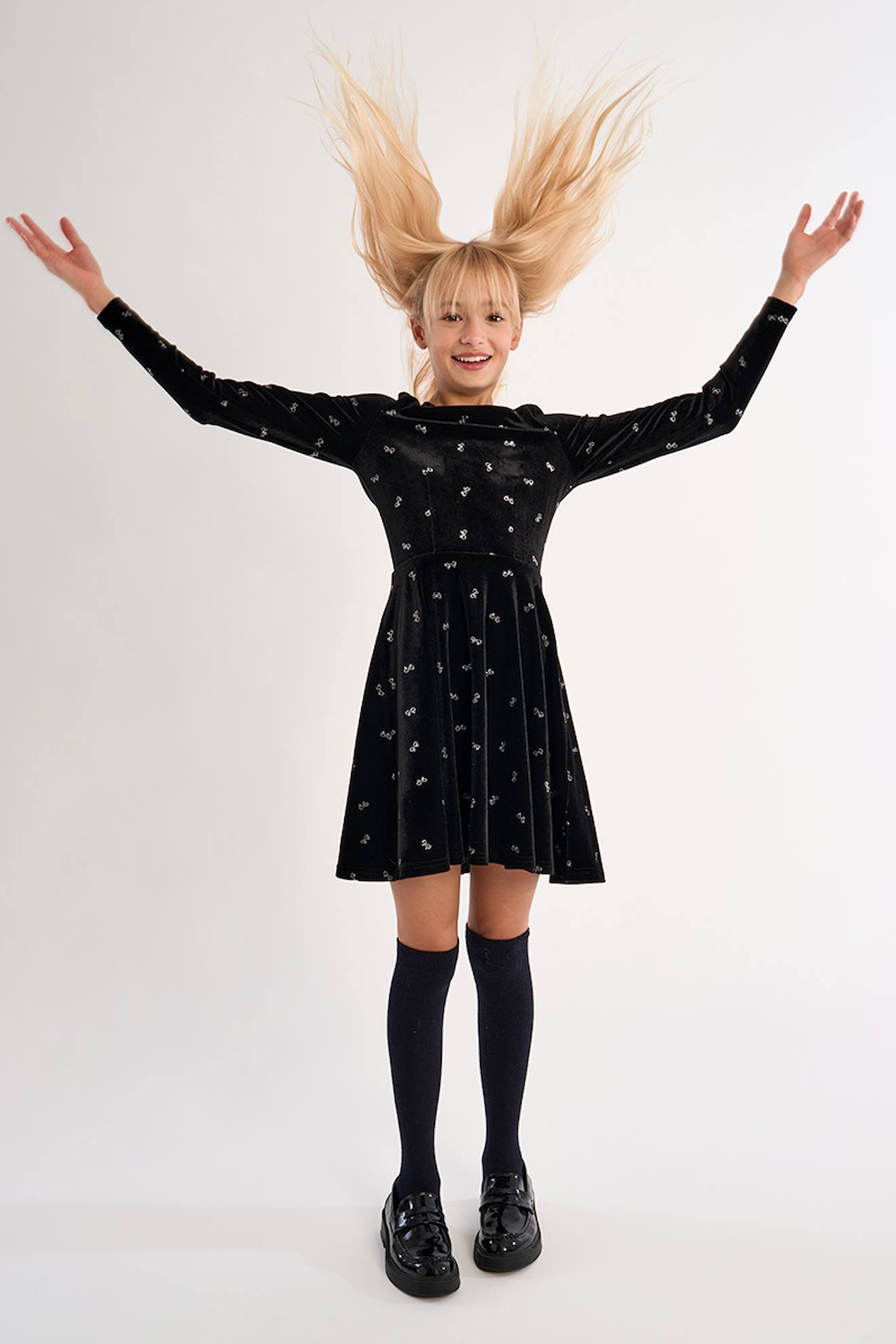 Robe En Velours, Parsemée De Nœuds Brillants Noir