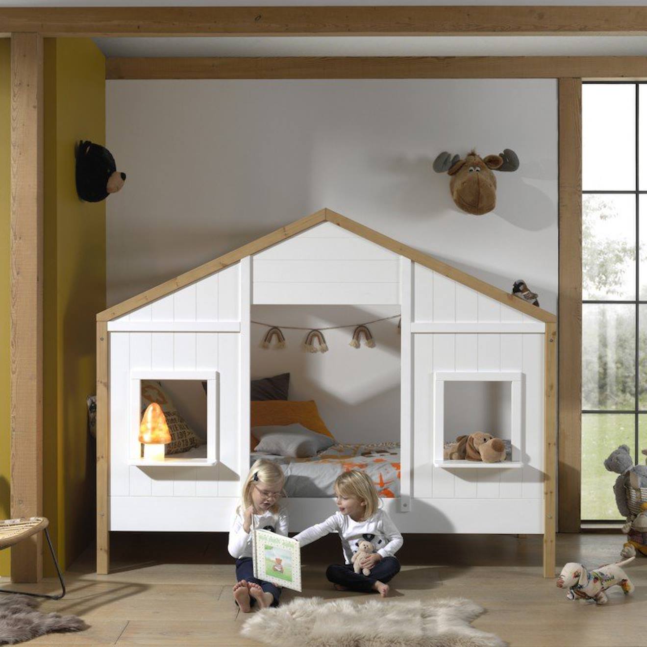 Lit cabane Hisae blanc et bois 90 × 200 cm avec deux fenêtres