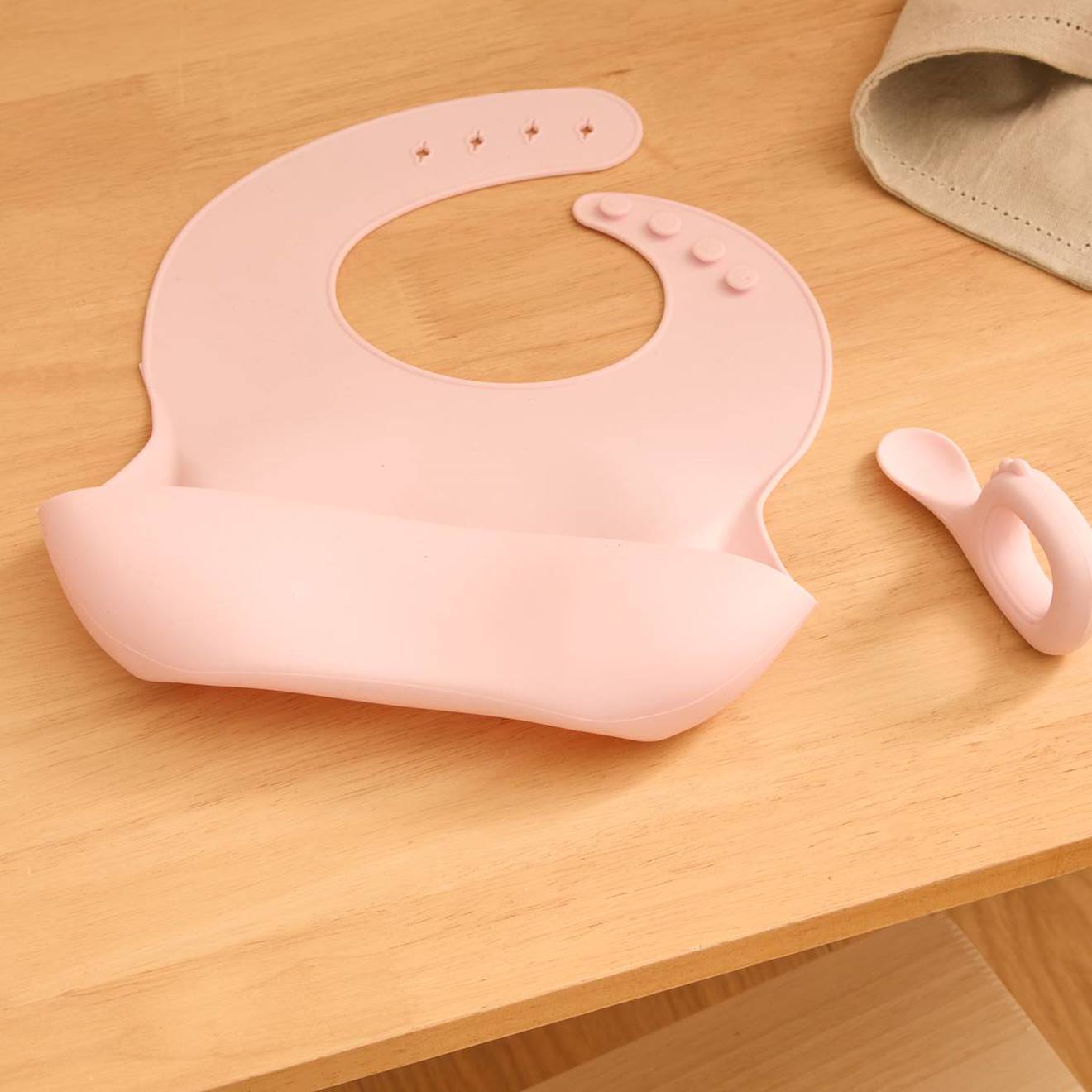 Set Bavoir Et Cuillère Yum Silicone Bleu Rose