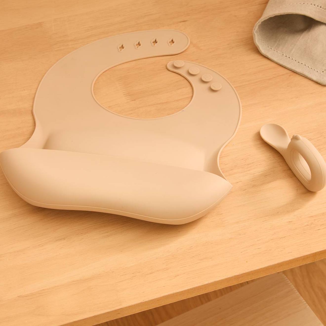 Set Bavoir Et Cuillère Yum Silicone Bleu Beige