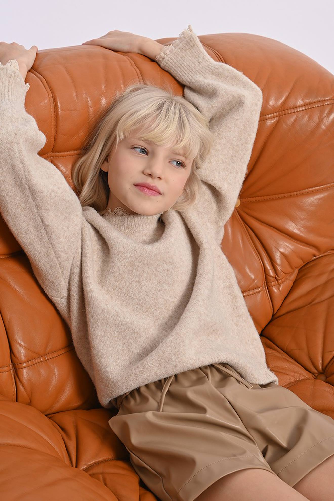 Pull En Maille, Finition Festonnée Beige