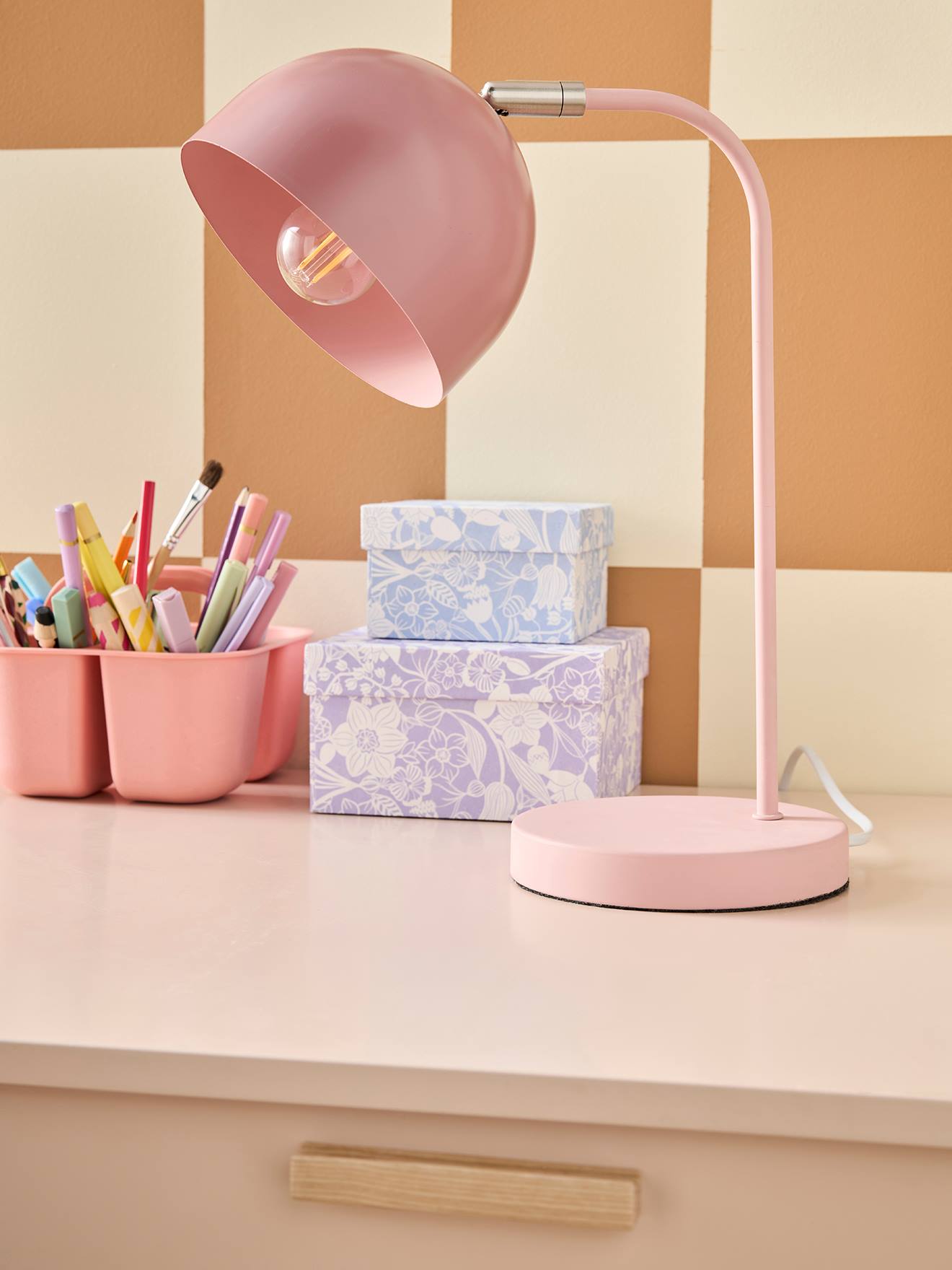Lampe à poser en métal bicolore rose Lampe à poser en métal bicolore rose