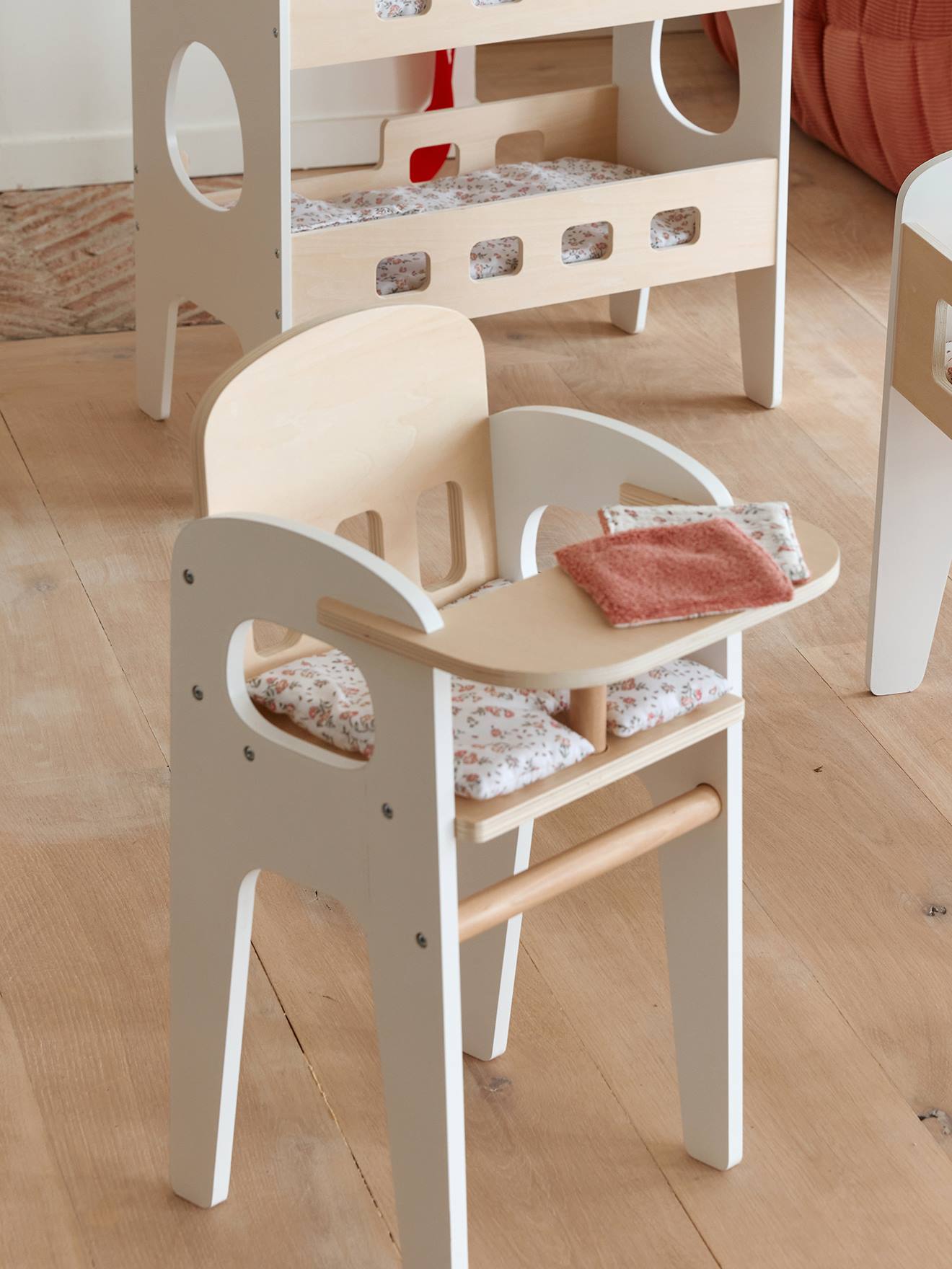 Chaise haute pour poupon en bois FSC® blanc (Vertbaudet) - Image 2