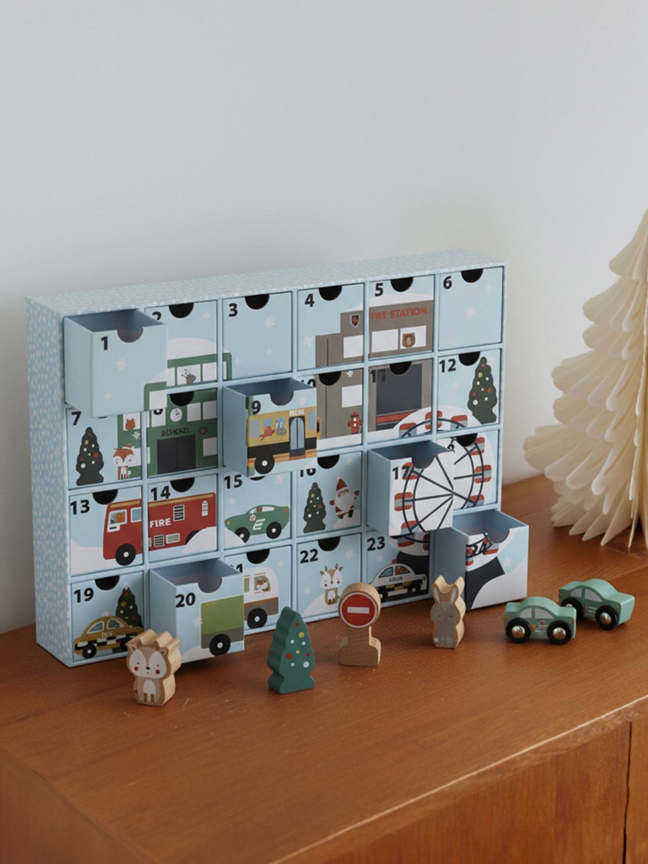Calendrier de l'Avent avec jouets en bois FSC® véhicules
