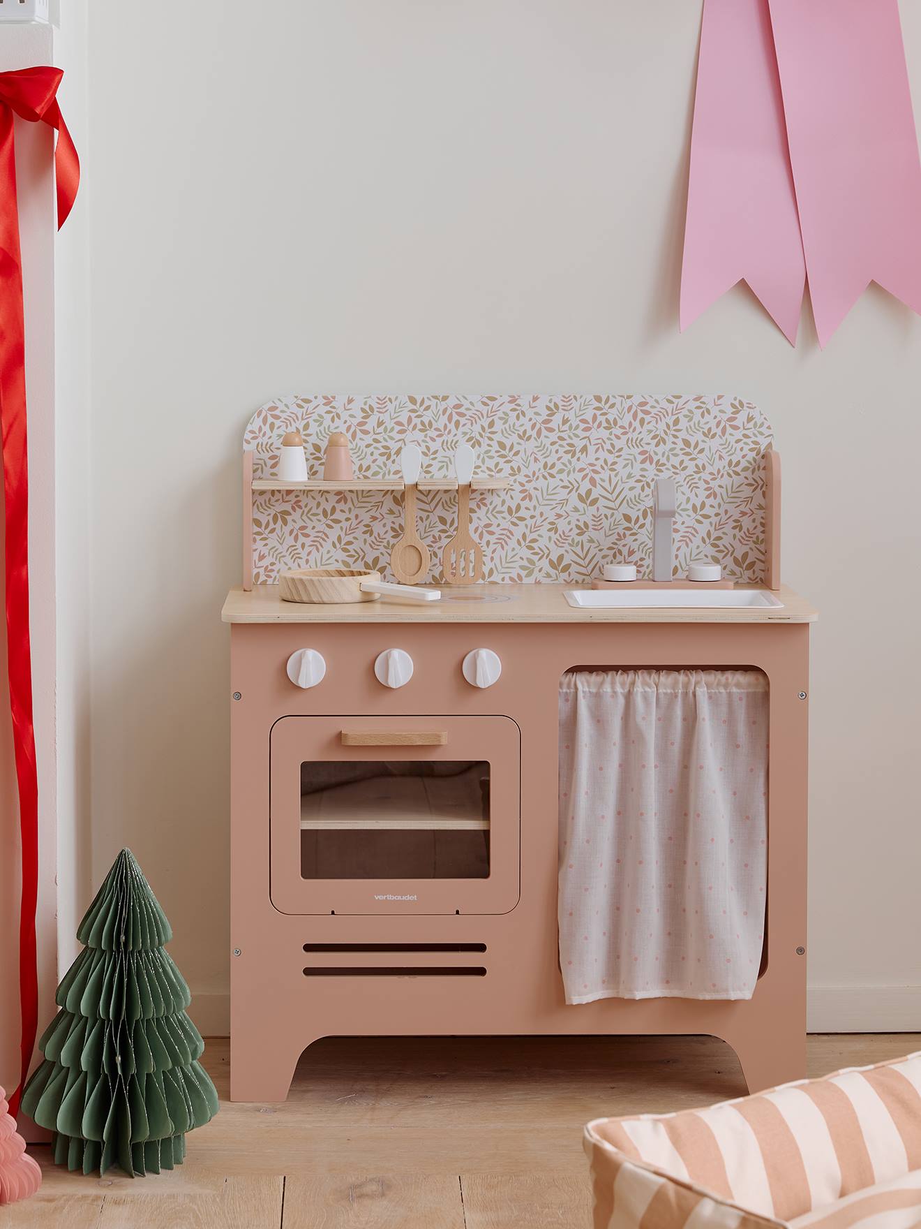Cuisine en bois FSC® avec accessoires rose
