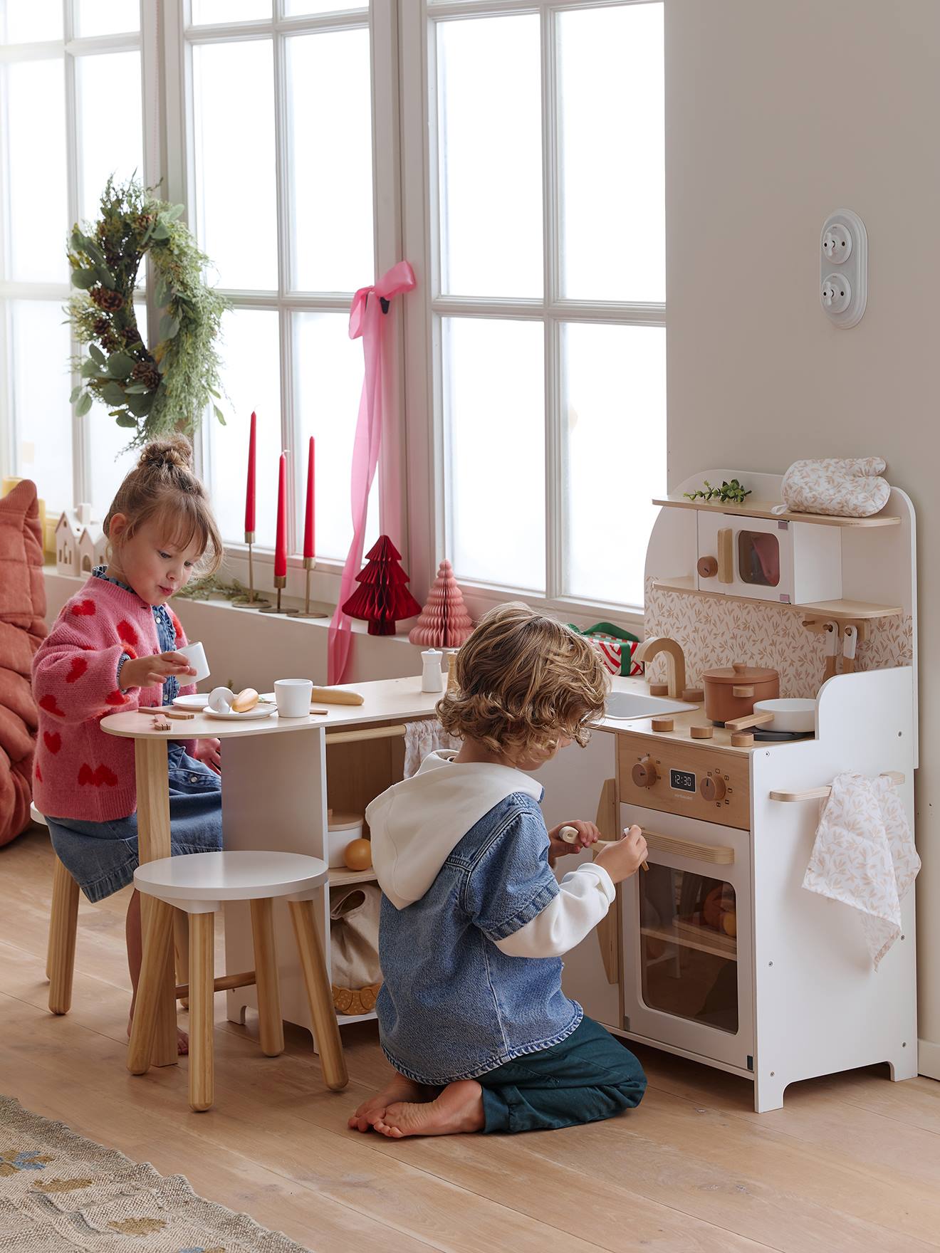 Cuisine d'angle avec accessoires en bois FSC® blanc