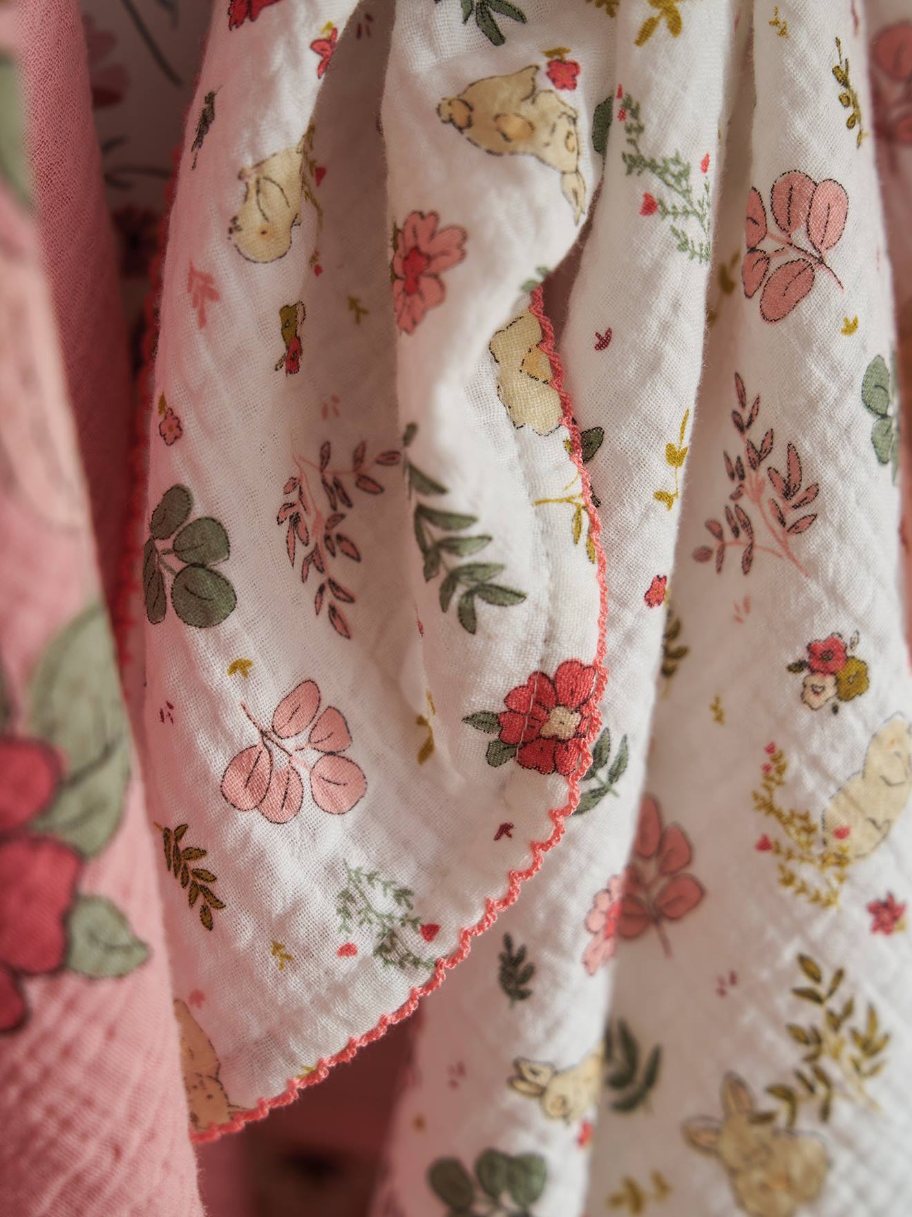 Lot de 3 langes en gaze de coton LAPIN ENCHANTÉ lot rose (Vertbaudet) - Image 2