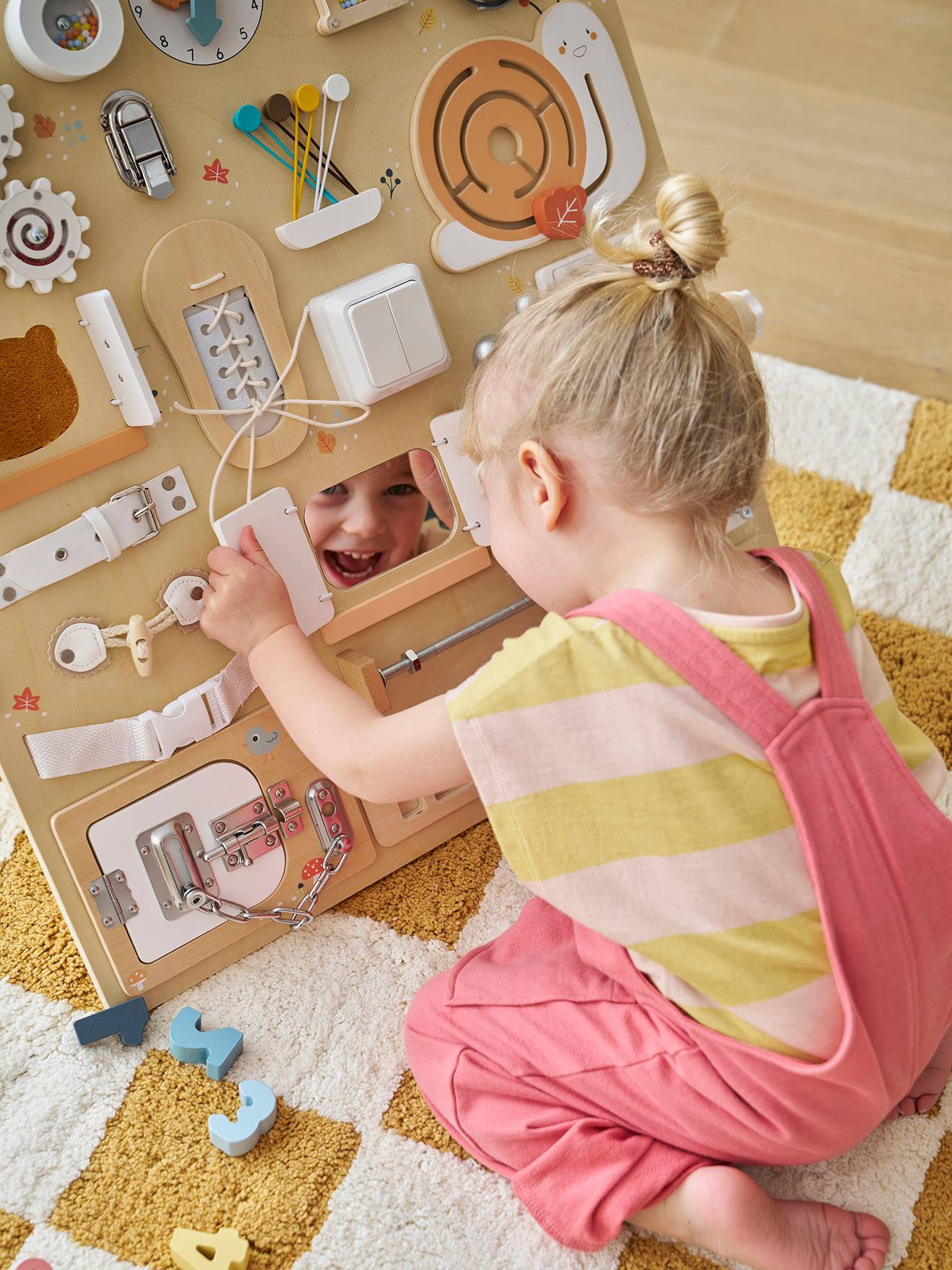 Planche d'apprentissage multi activités en bois FSC® bois (Vertbaudet) - Image 1