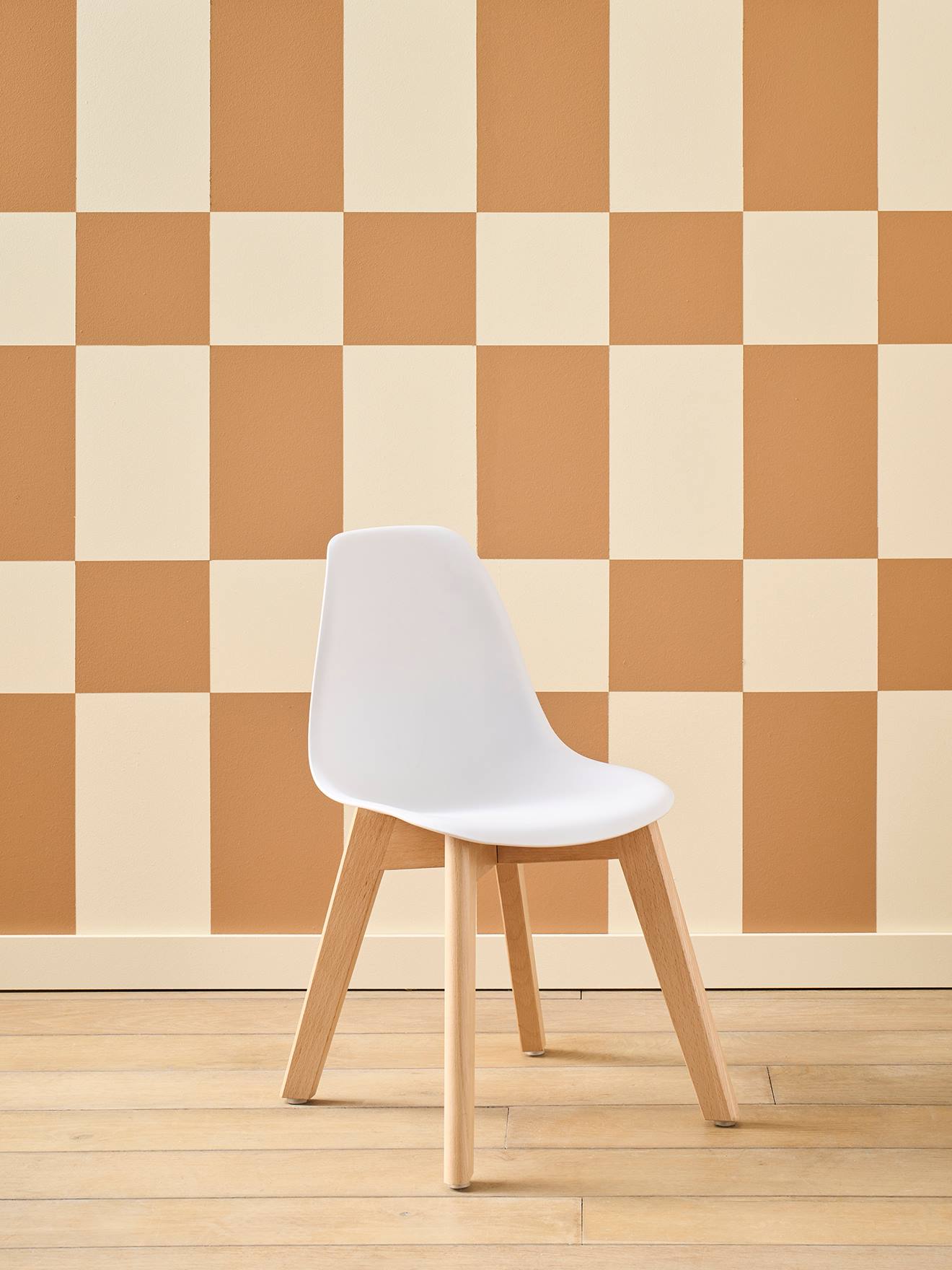 Chaise maternelle design scandinave blanc