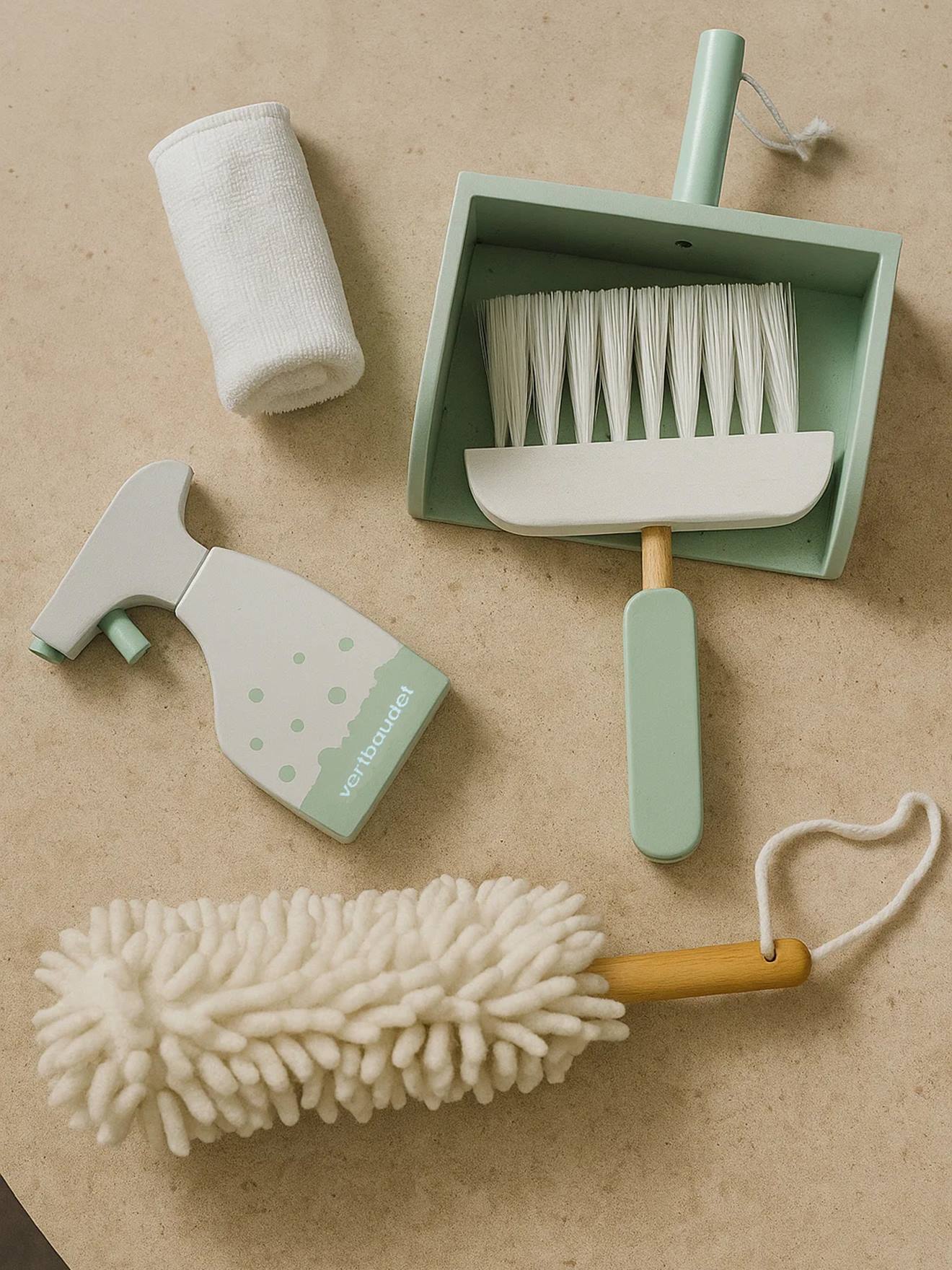 Set de ménage en bois FSC® vert