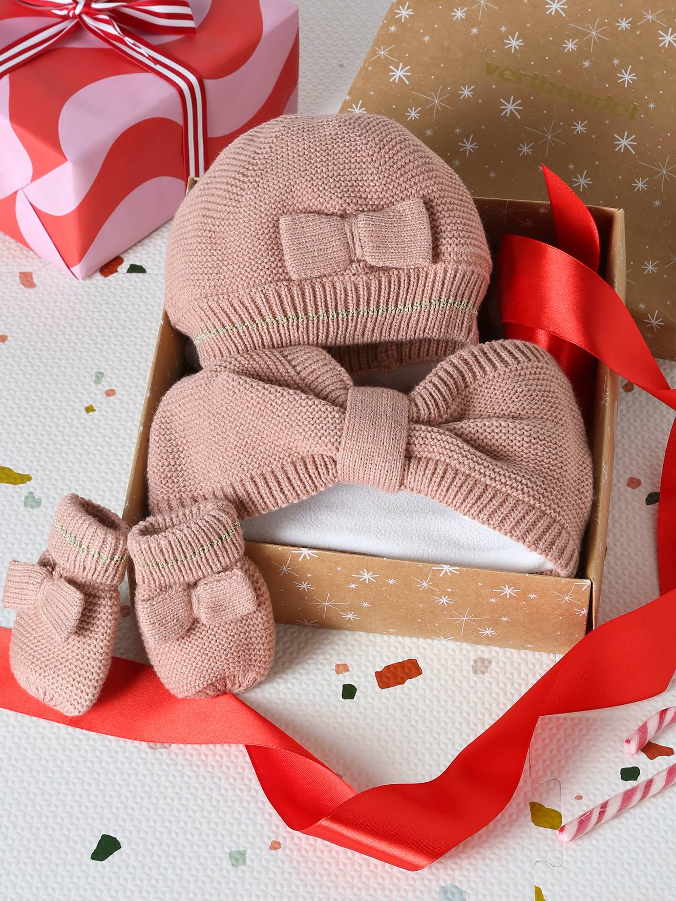 Coffret noël bébé bonnet snood moufles rose poudré