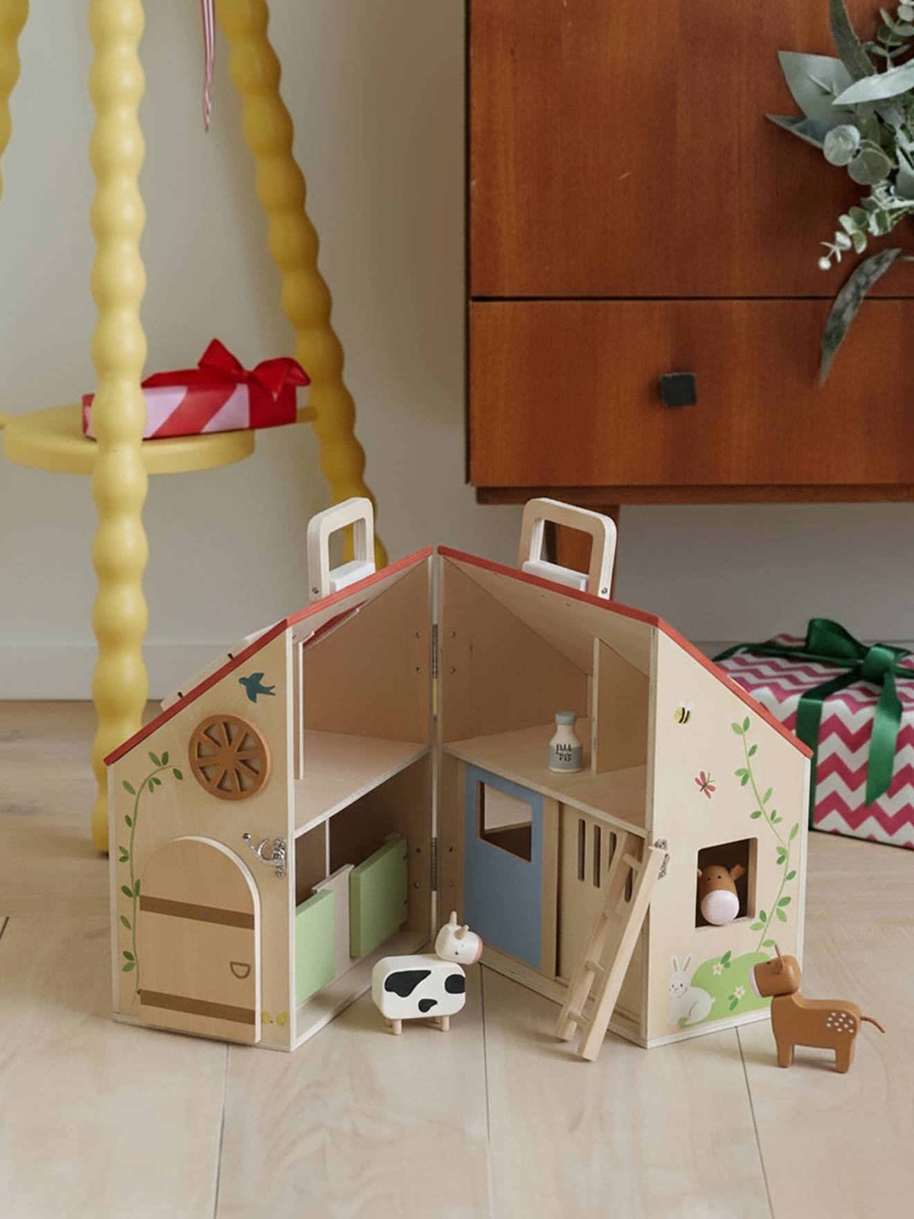 Ferme avec accessoires en bois FSC® rouge