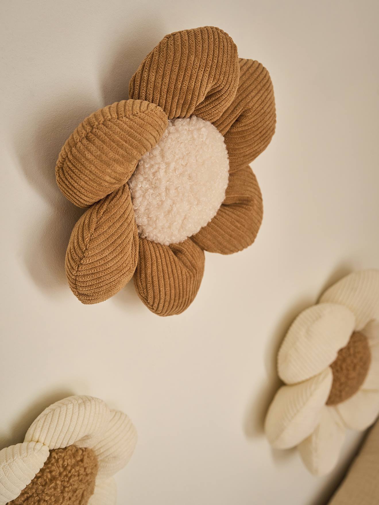 Lot de 3 fleurs en velours beige (Vertbaudet) - Image 1