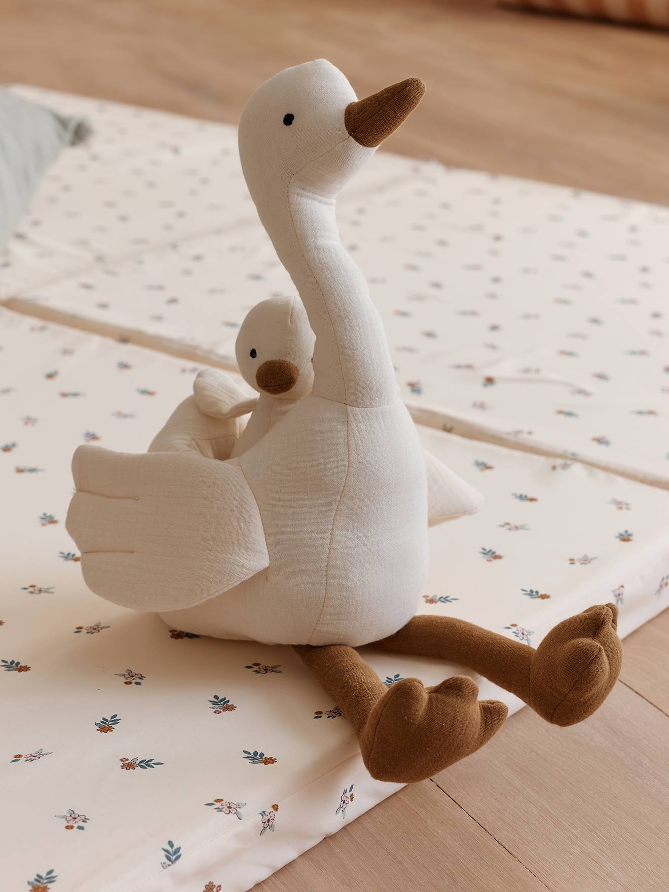 Peluche maman oie et son bébé oie