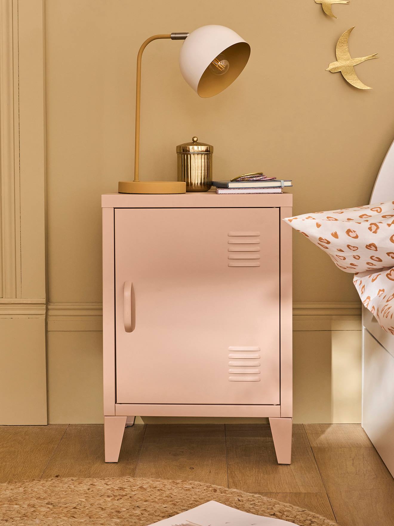 Table de chevet 1 porte en métal rose Table de chevet 1 porte en métal rose