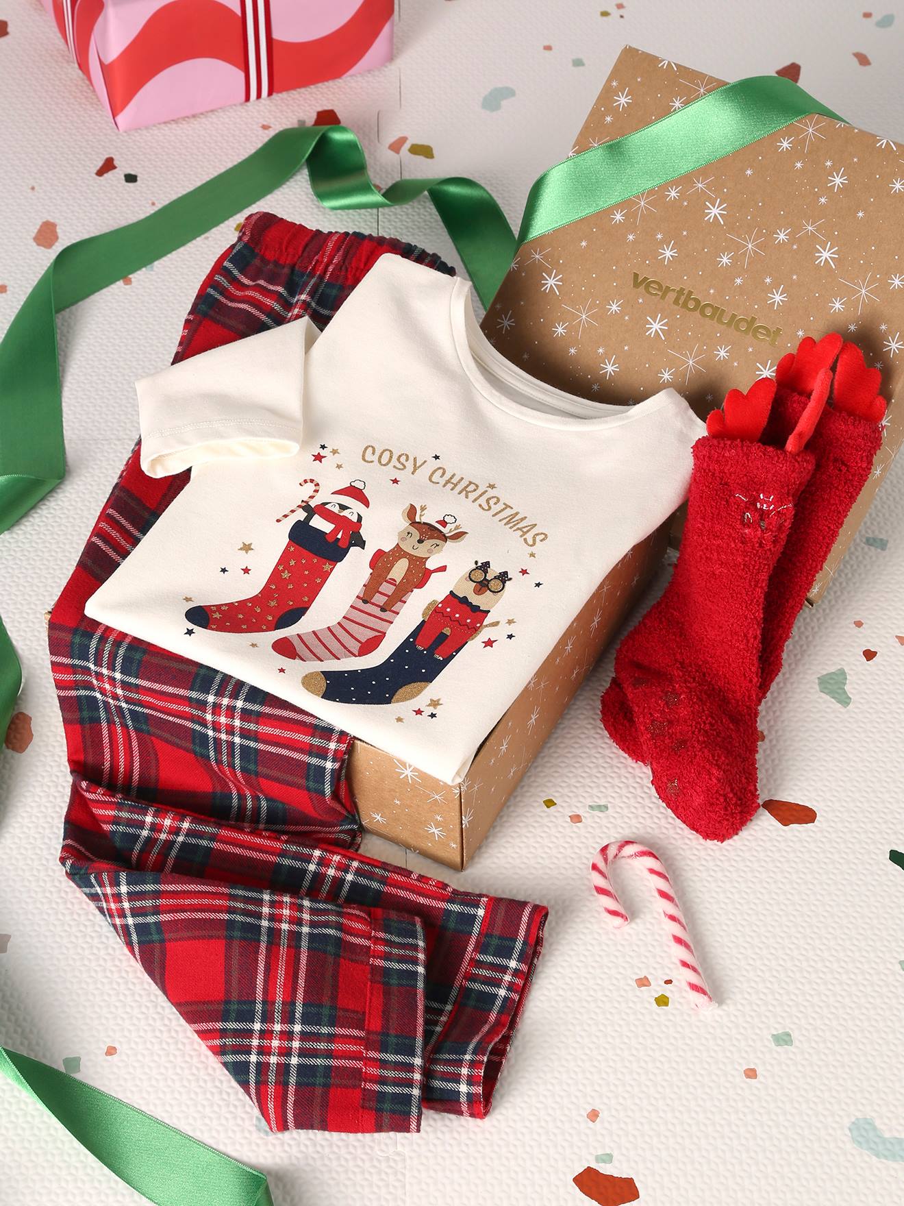 Coffret Noël pyjama et chaussettes fille rouge