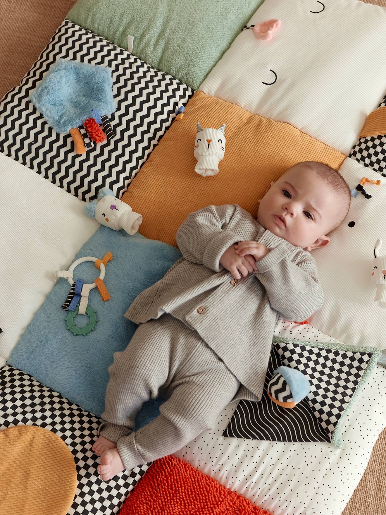 Tapis d'éveil moelleux et ludique eveil & sensoriel