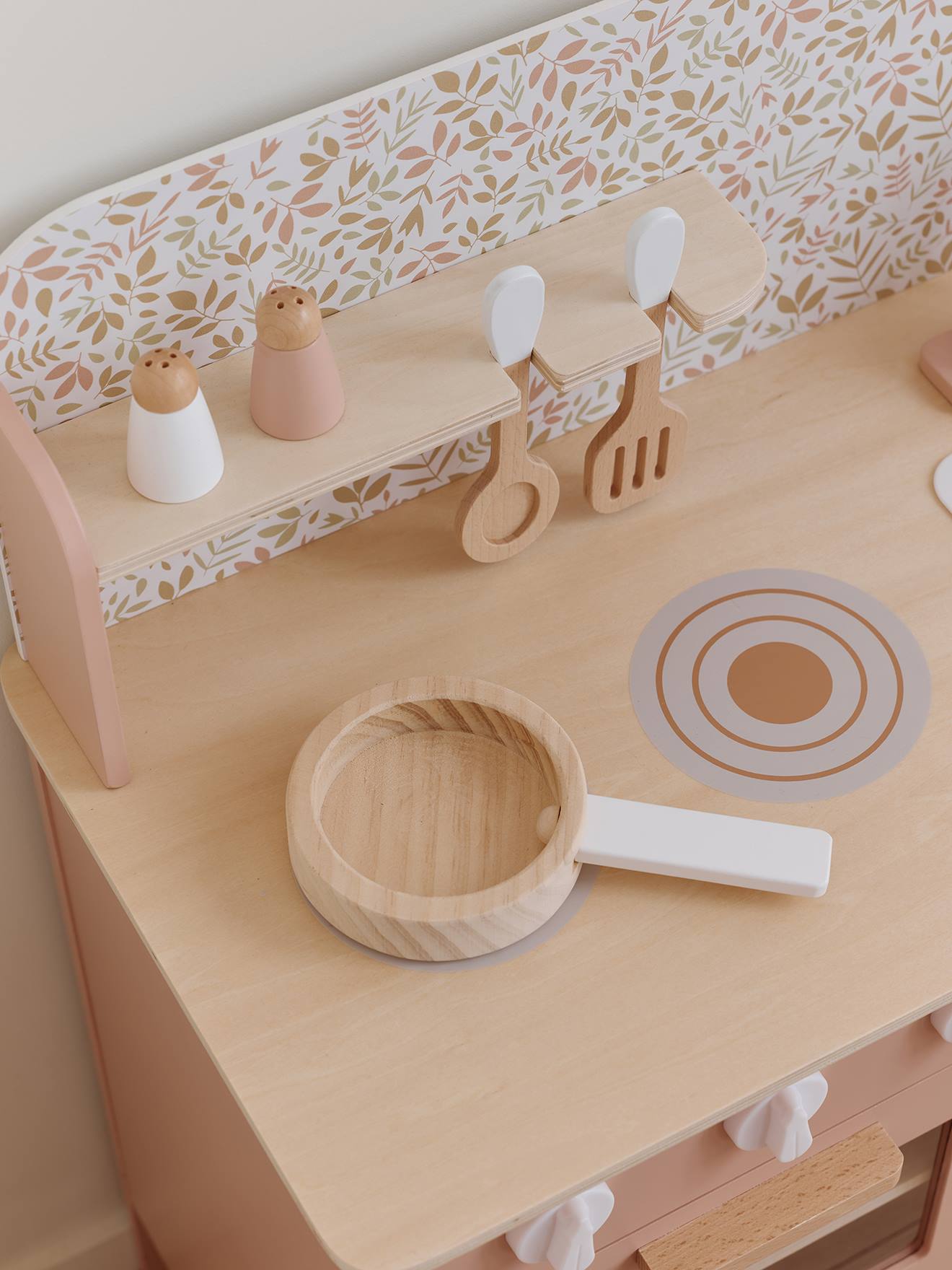 Cuisine en bois FSC® avec accessoires rose (Vertbaudet) - Image 2