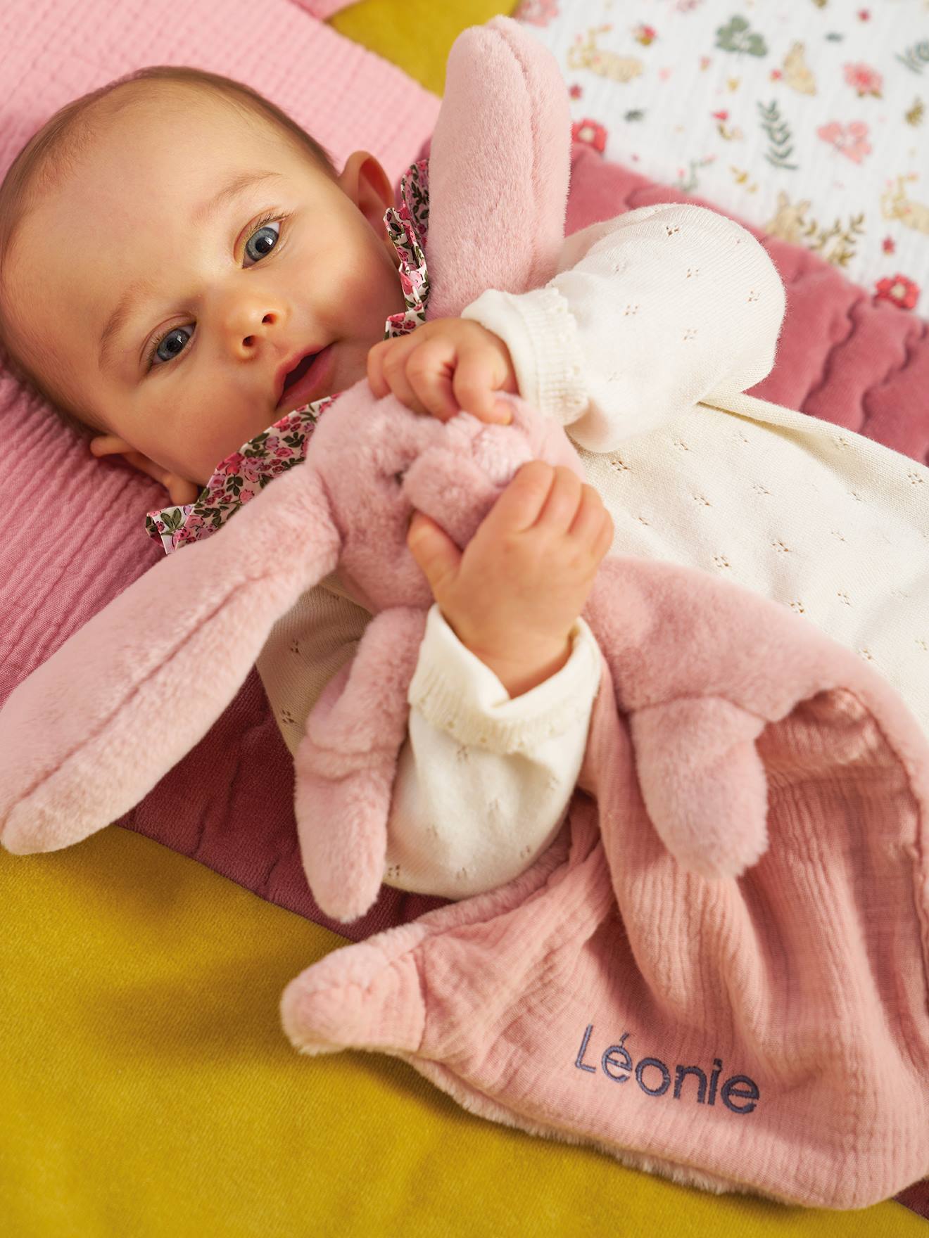 Doudou lapin bi-matière personnalisable rose