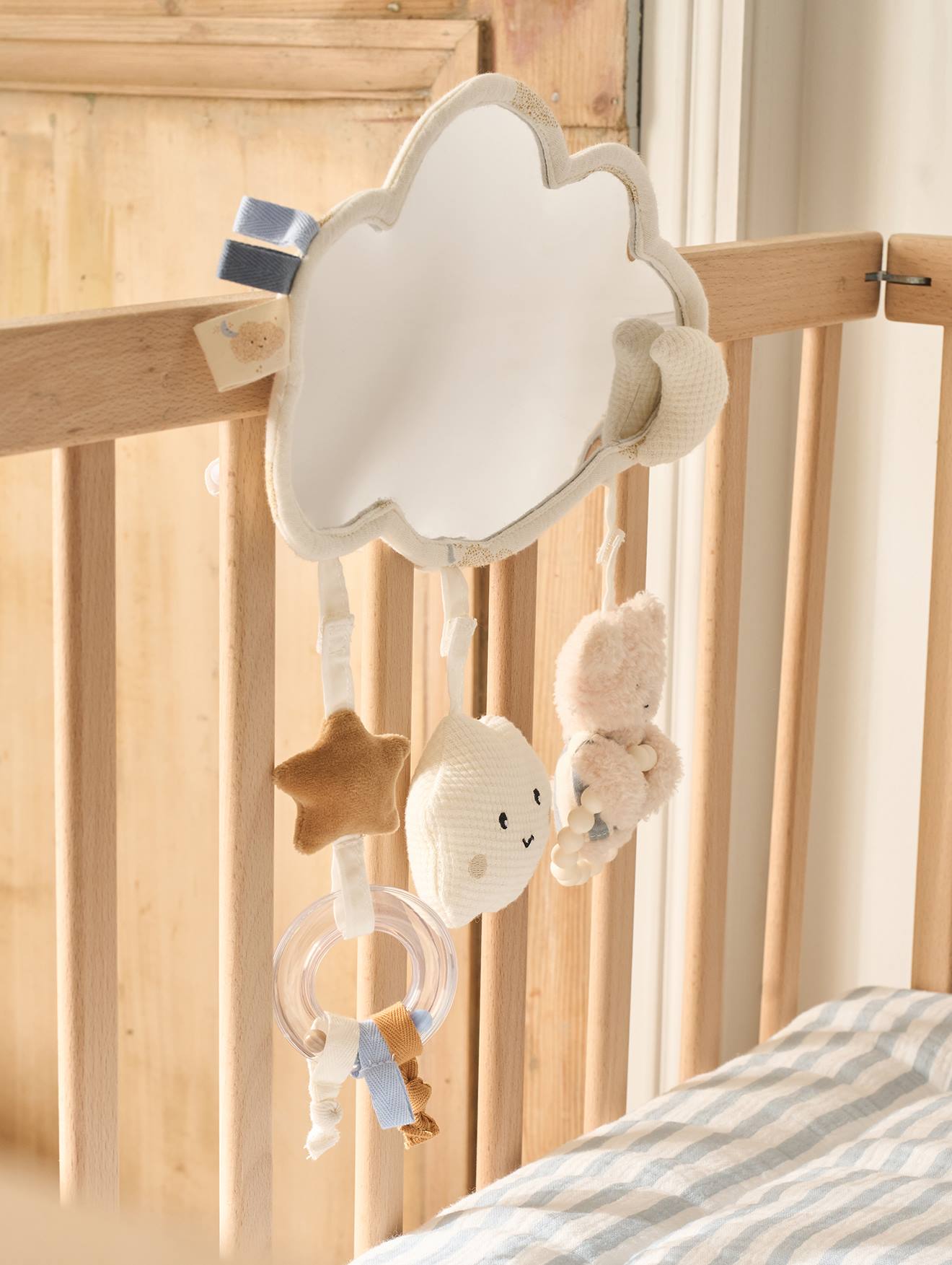 Jouet miroir NUAGE à suspendre ou à poser blanc (Vertbaudet) - Couverture