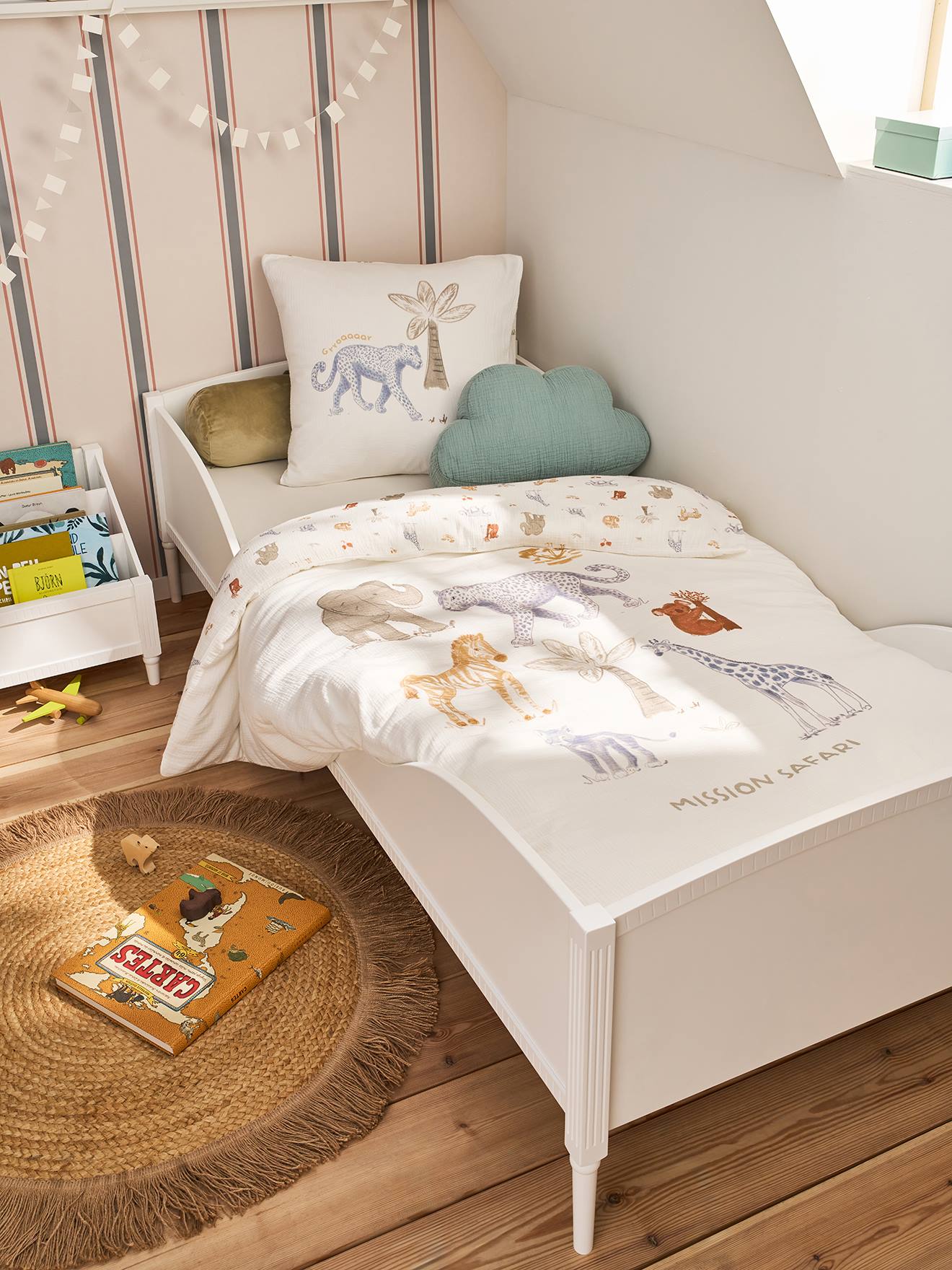 Lit enfant 90x200 cm avec moulure Canopée blanc Lit enfant 90x200 cm avec moulure Canopée blanc