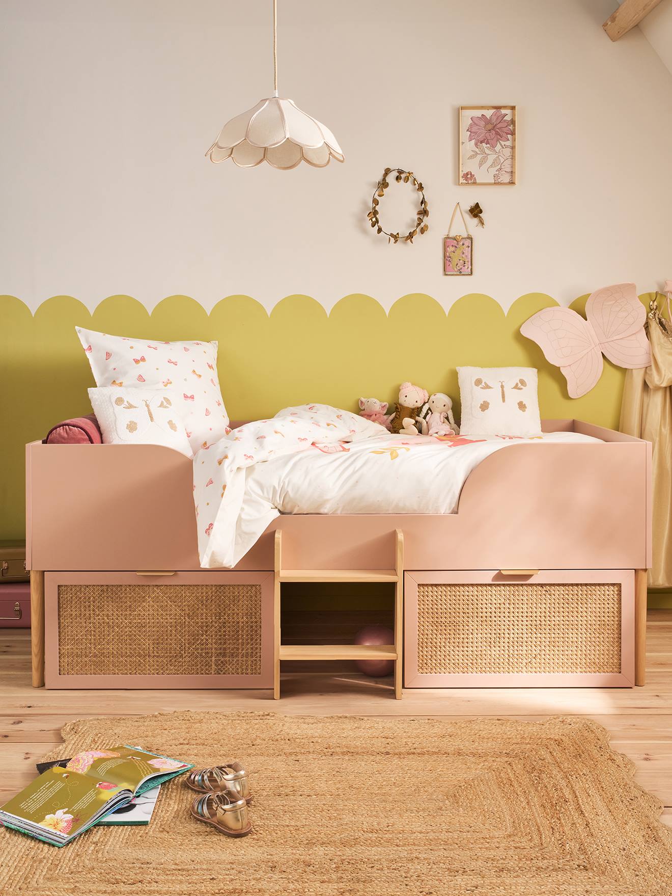 Lit enfant surélevé avec rangements cannage LIGNE POÉSIE rose nude Lit enfant surélevé avec rangements cannage LIGNE POÉSIE rose nude