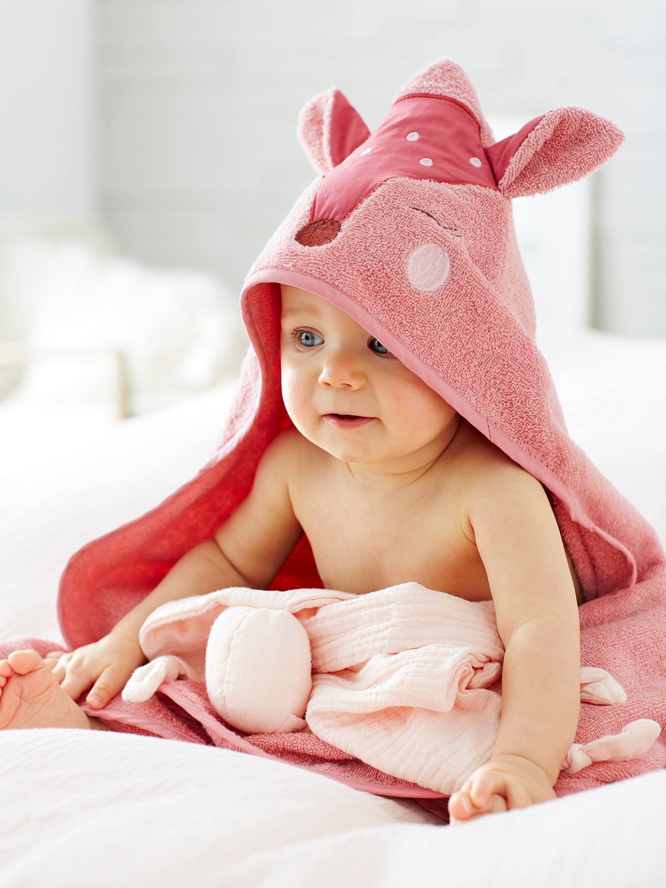 Cape de bain et gant de toilette Biche blush 21 €