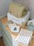Coffret cadeau naissance 8 pièces : 1 hochet, 1 tapis à langer nomade, 5 lingettes, 1 pochette Babylone+Bayou+blanc imprimé 10 - vertbaudet enfant 