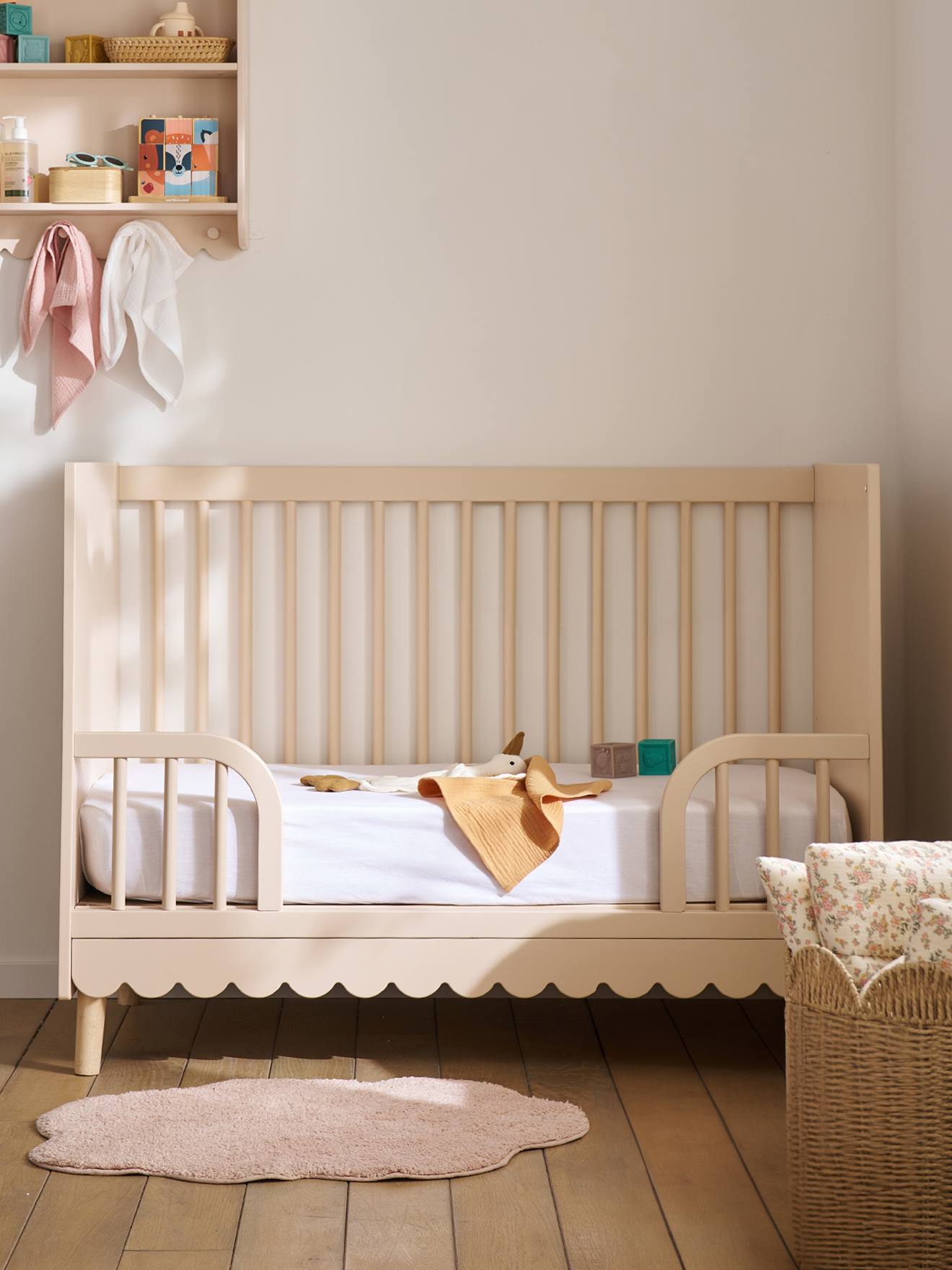 Lit bébé évolutif LIGNE FESTON rose