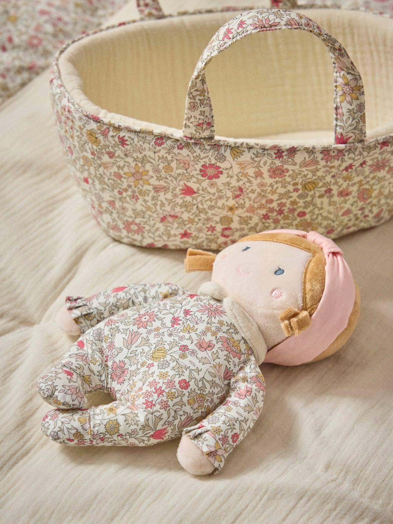Poupée et couffin en tissu liberty liberty godington park