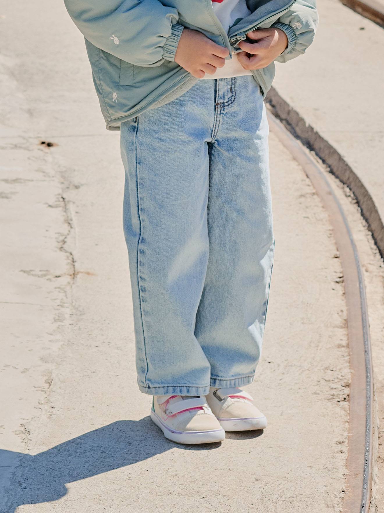 Jean fille large morphologik tour de hanches mdium bleu clair 20 €