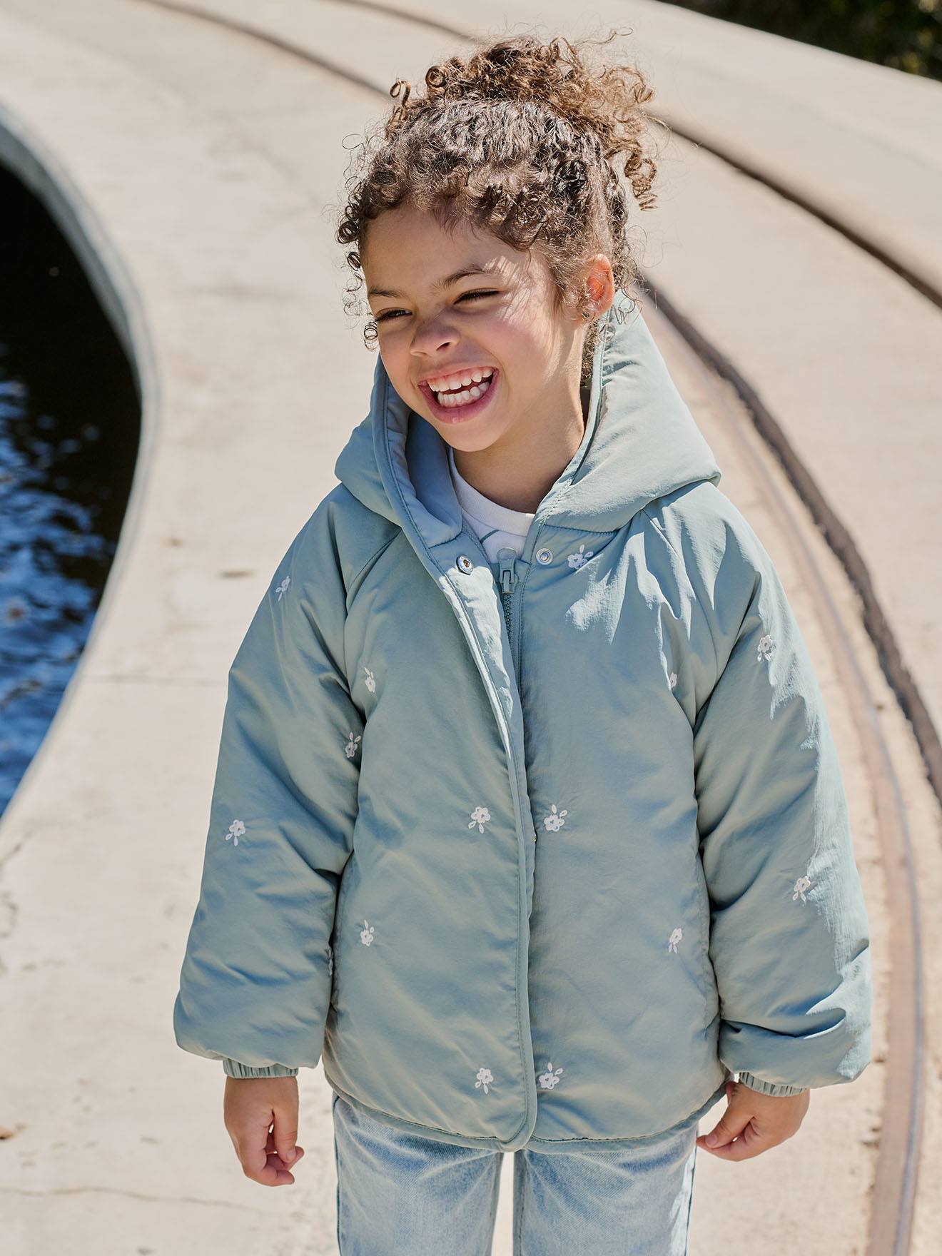 Doudoune légère fille brodée vert de gris