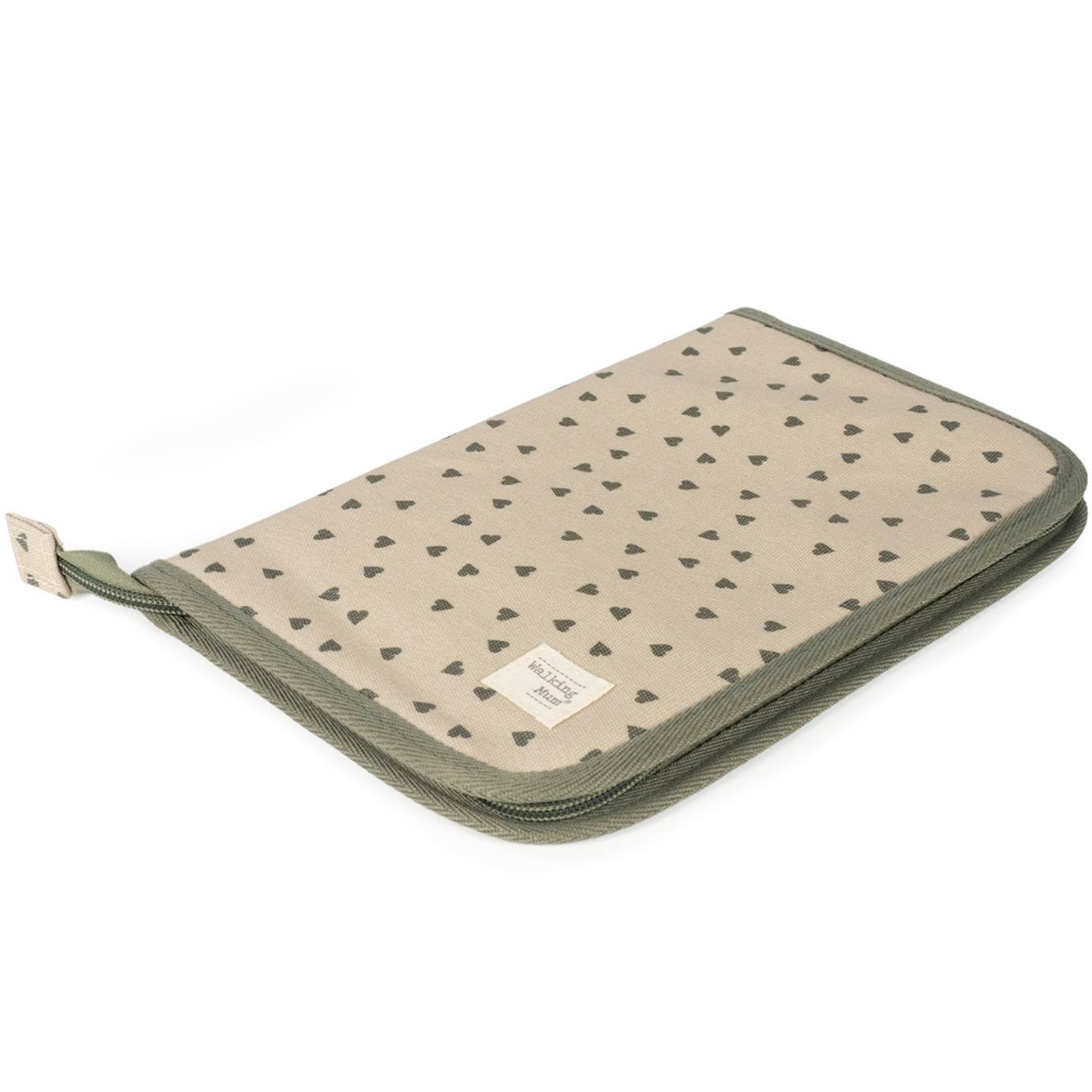 Protège Carnet De Santé Coeurs Poppy Mousse Vert, Écru (Walking Mum) - Image 1