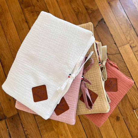 Protège carnet de santé en gaze de coton jeanne Beige+Blanc+Blanc à pois or+Bleu+Camel+Écru+Gris clair+Terracotta+Vert de gris+Vieux rose 17 - vertbaudet enfant 