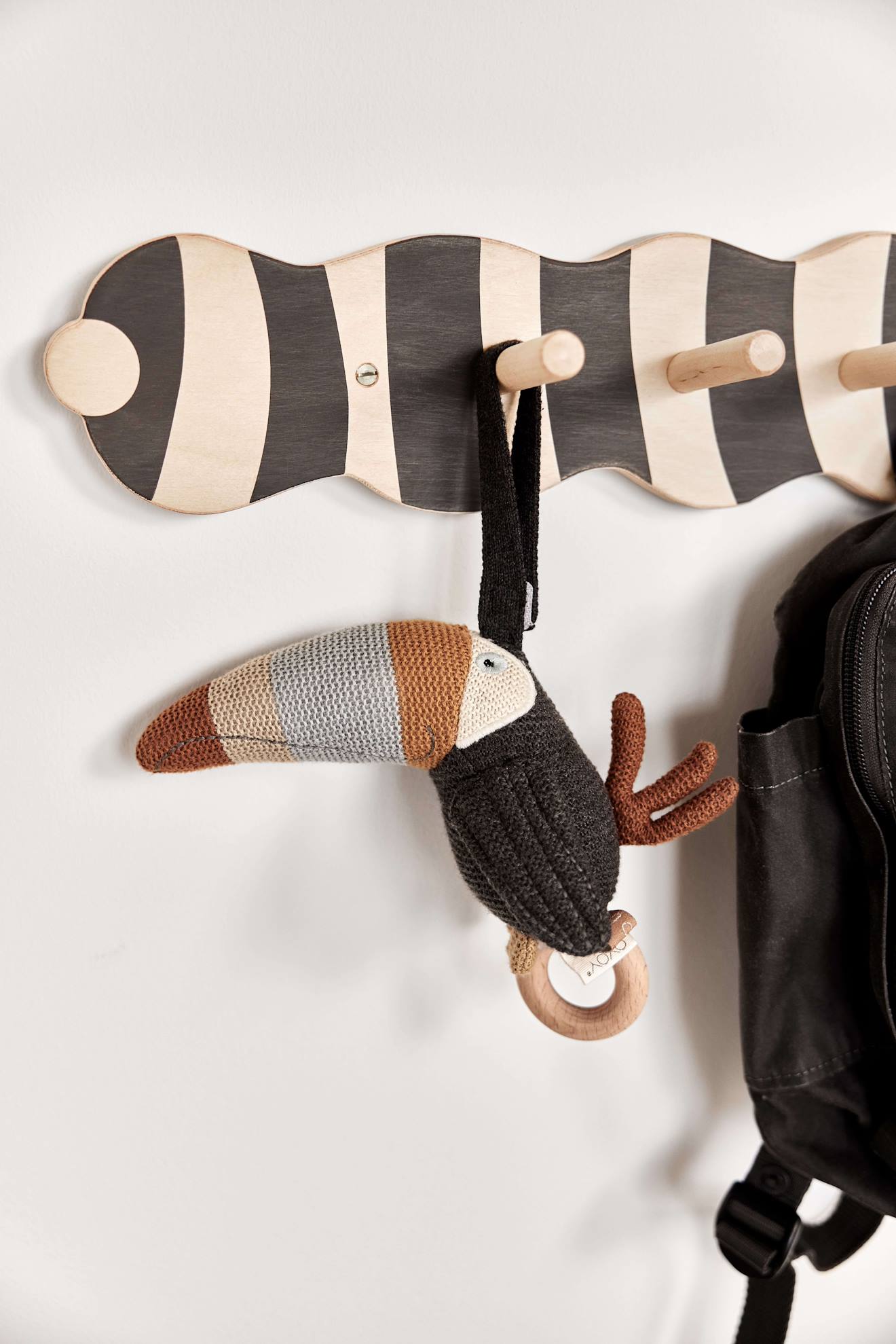 Porte-manteau En Bois Noir Et Beige (Oyoy Mini) - Image 1