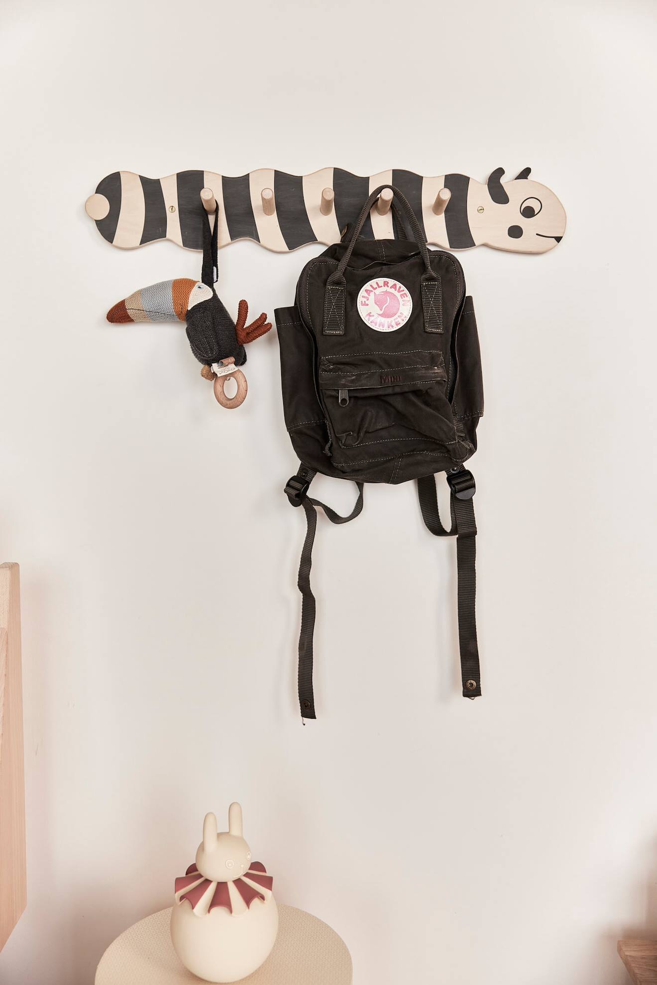 Porte-manteau En Bois Noir Et Beige (Oyoy Mini) - Image 2