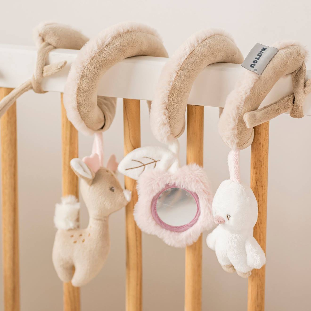 Spirale D’activités Sensorielle Pour Bébé Beige, Rose (Nattou) - Image 1